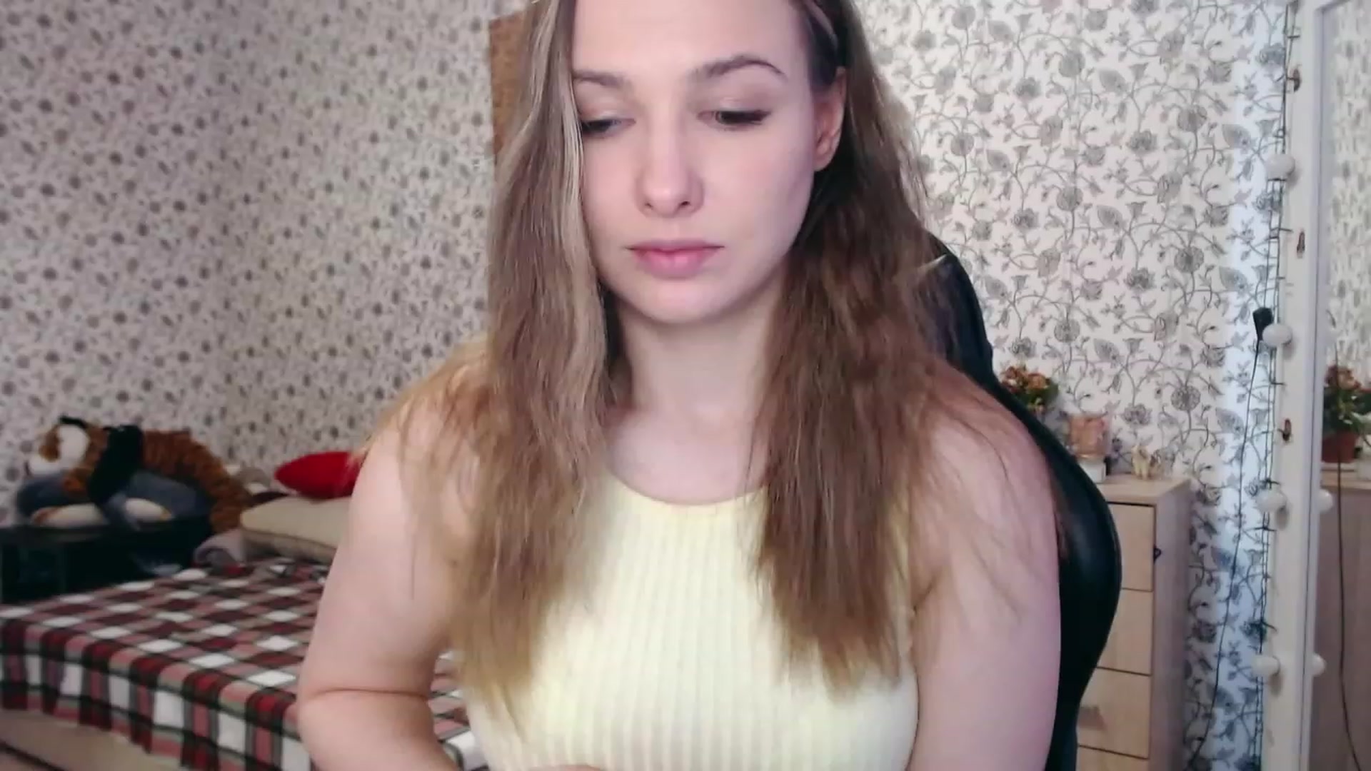 Gallery image thumbnail from RosieRosa's myfreecams stream on, 04/06/2023, 06:05 image 12 of 20