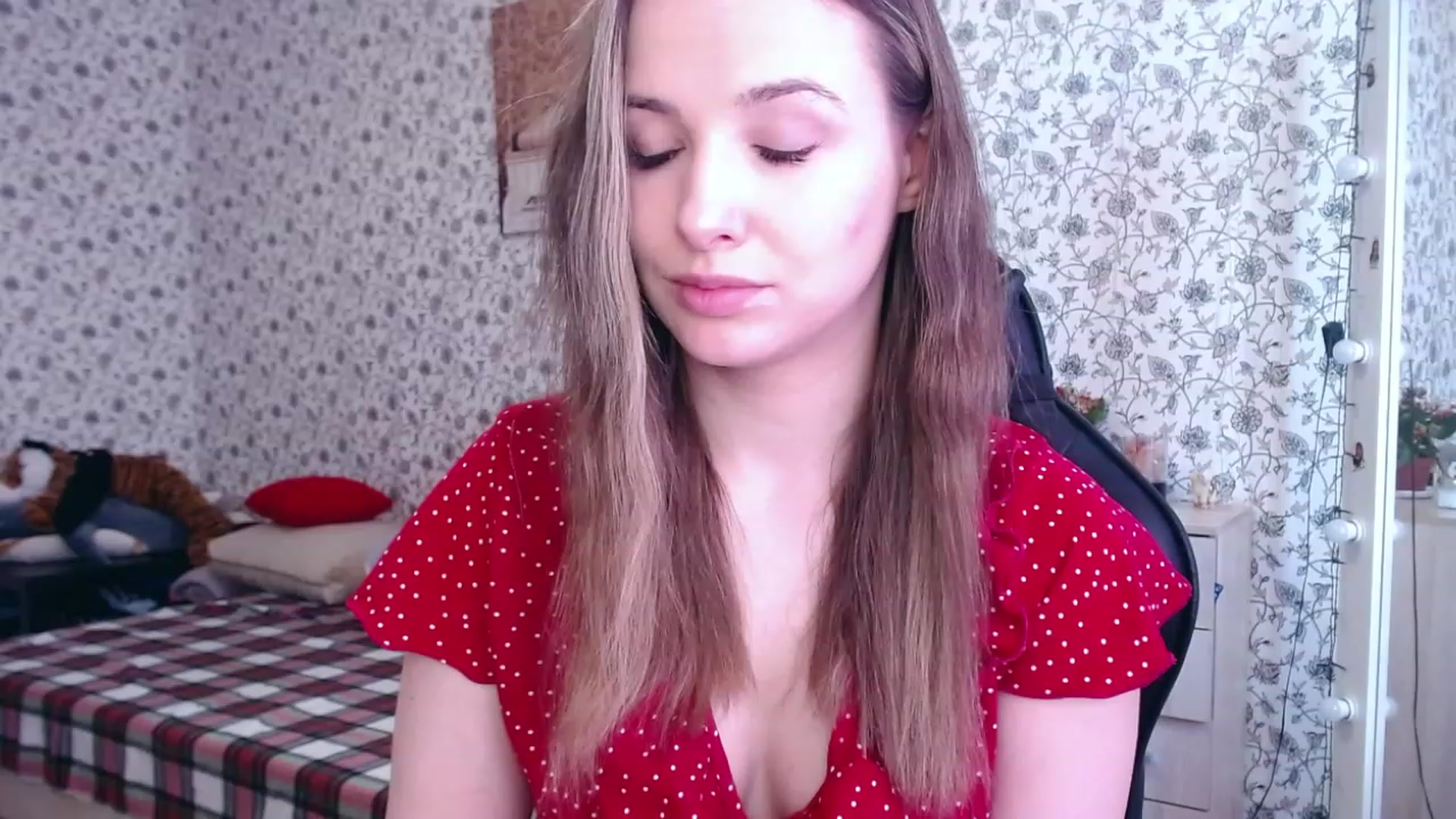 Gallery image thumbnail from RosieRosa's myfreecams stream on, 04/07/2023, 06:30 image 4 of 20