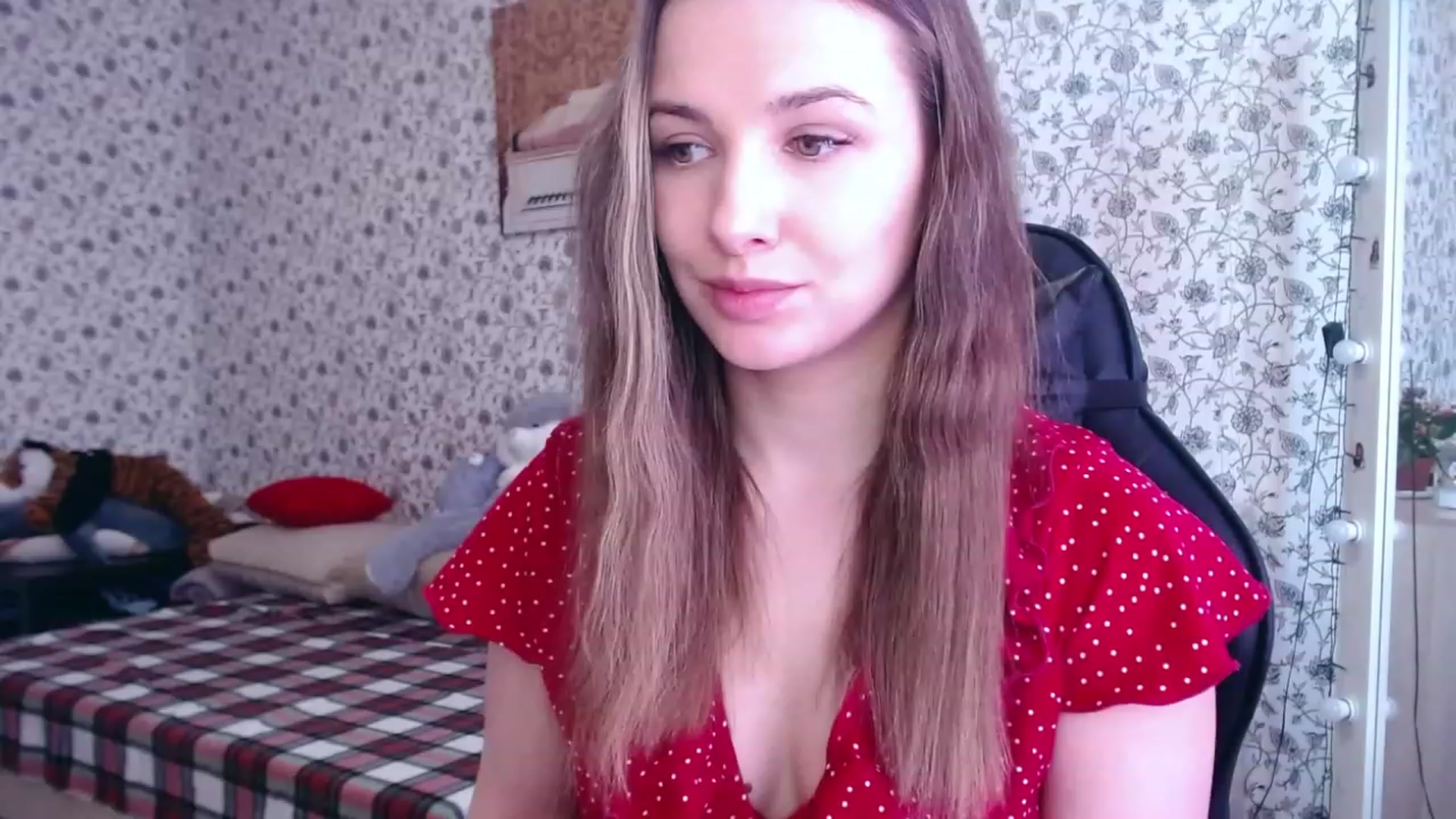 Gallery image thumbnail from RosieRosa's myfreecams stream on, 04/07/2023, 06:30 image 17 of 20
