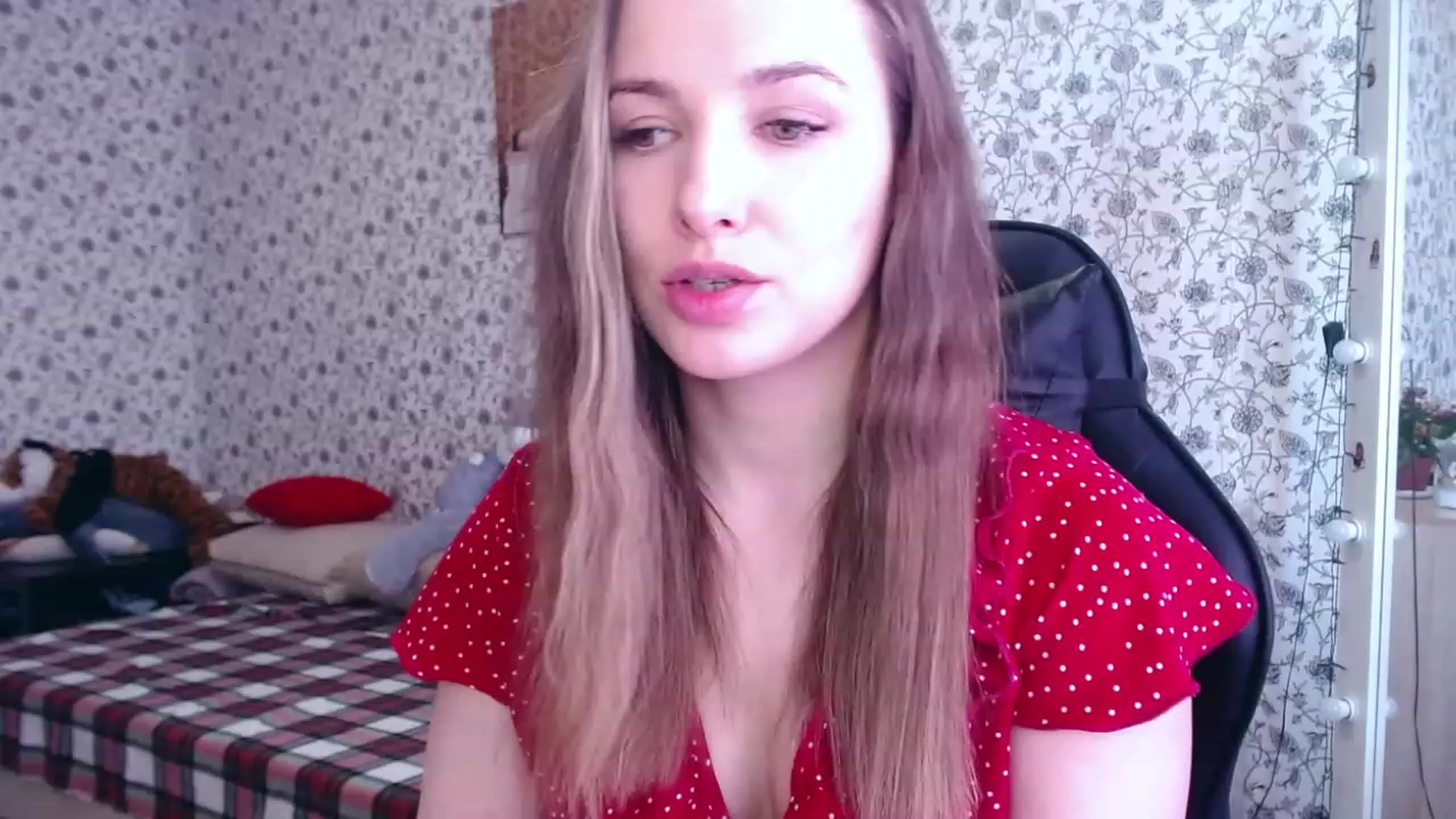 Gallery image thumbnail from RosieRosa's myfreecams stream on, 04/07/2023, 06:30 image 18 of 20