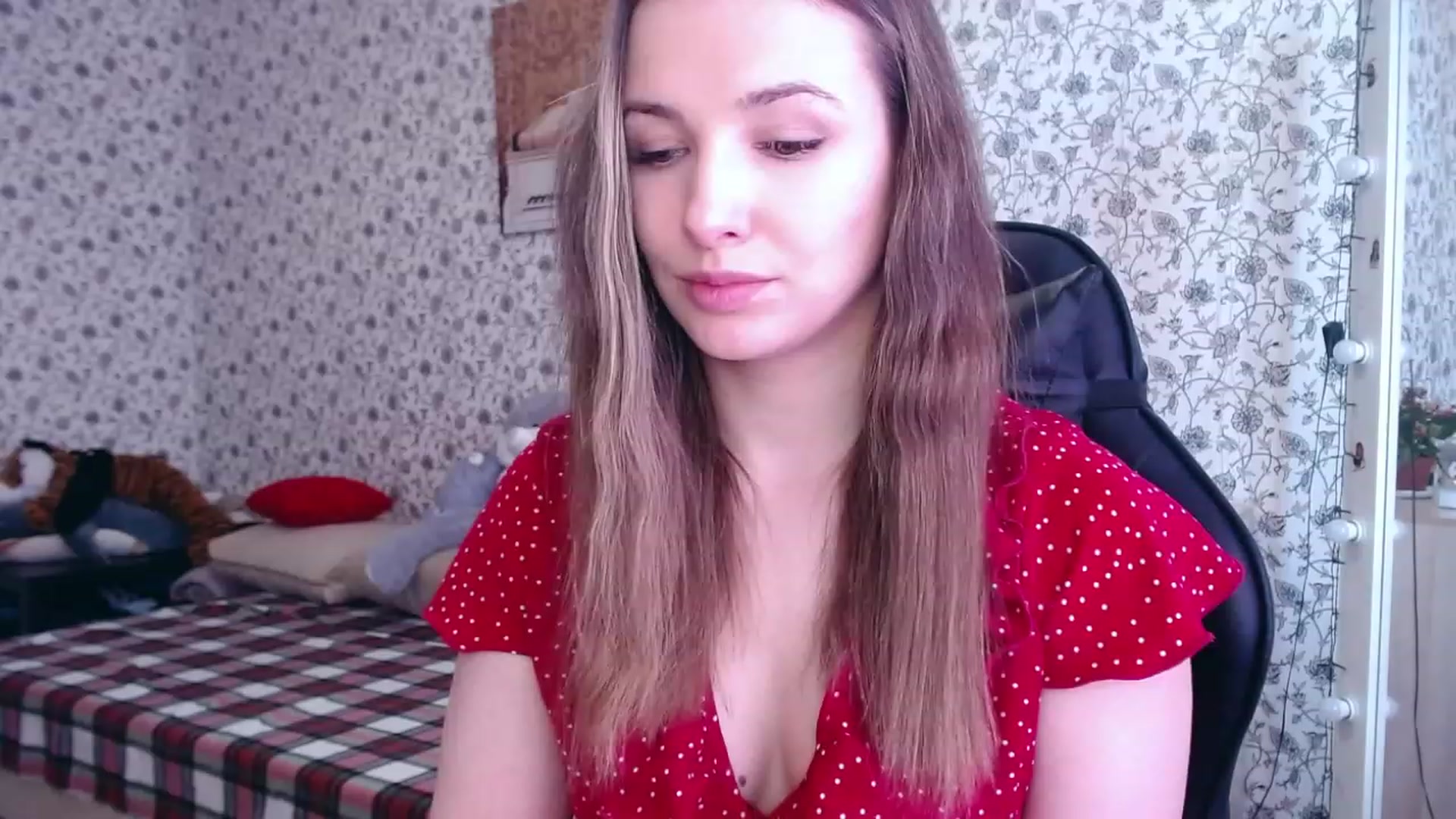 Gallery image thumbnail from RosieRosa's myfreecams stream on, 04/07/2023, 06:30 image 14 of 20