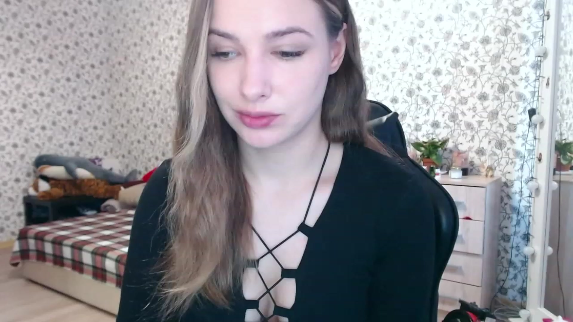 Gallery image thumbnail from RosieRosa's myfreecams stream on, 04/10/2023, 03:58 image 9 of 20