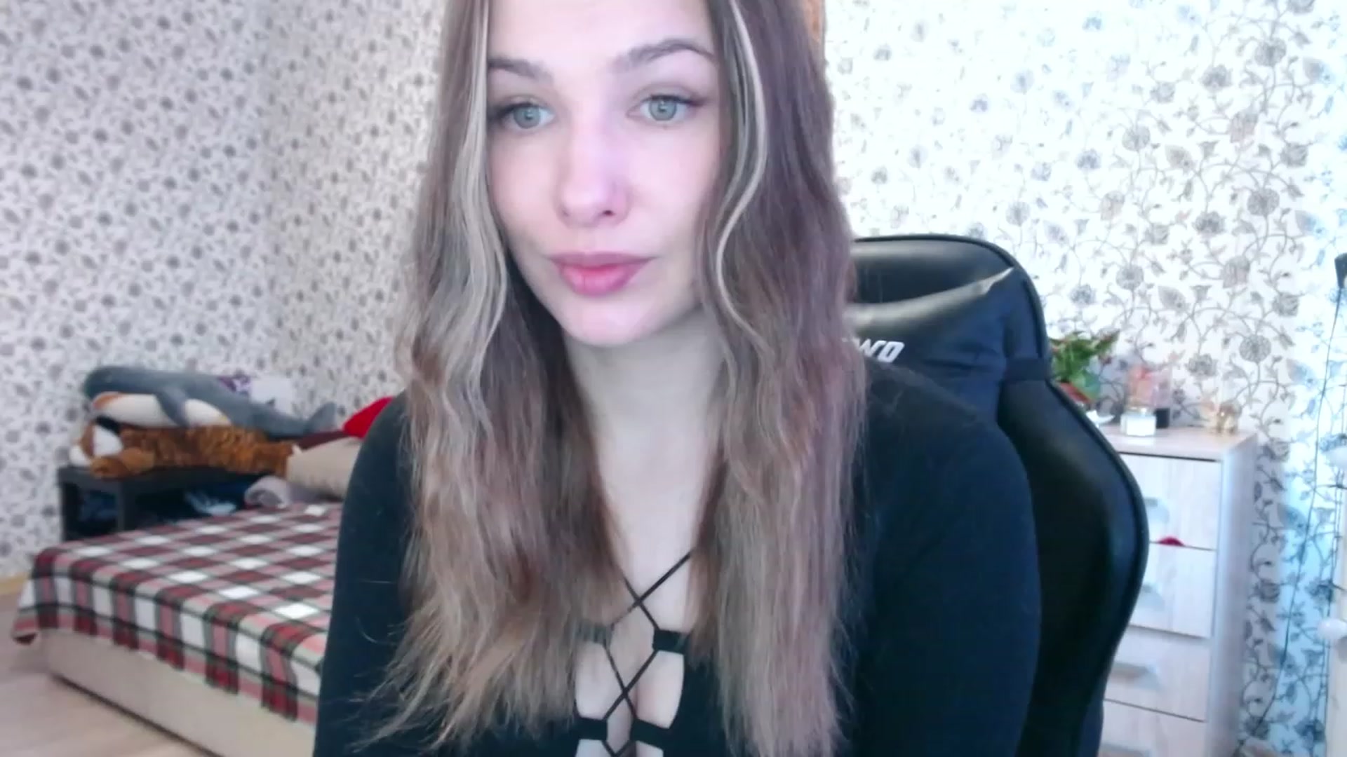 Gallery image thumbnail from RosieRosa's myfreecams stream on, 04/10/2023, 06:38 image 2 of 20