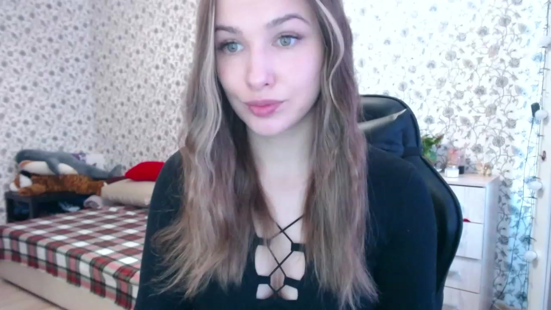 Gallery image thumbnail from RosieRosa's myfreecams stream on, 04/10/2023, 06:38 image 3 of 20