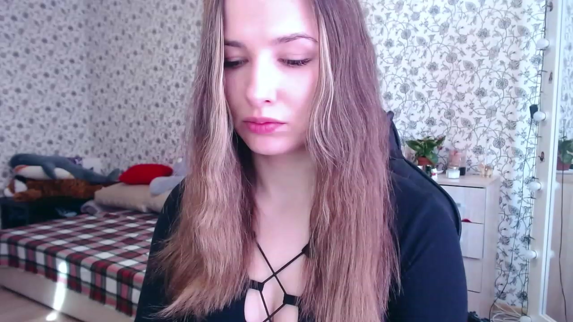 Gallery image thumbnail from RosieRosa's myfreecams stream on, 04/10/2023, 06:38 image 17 of 20