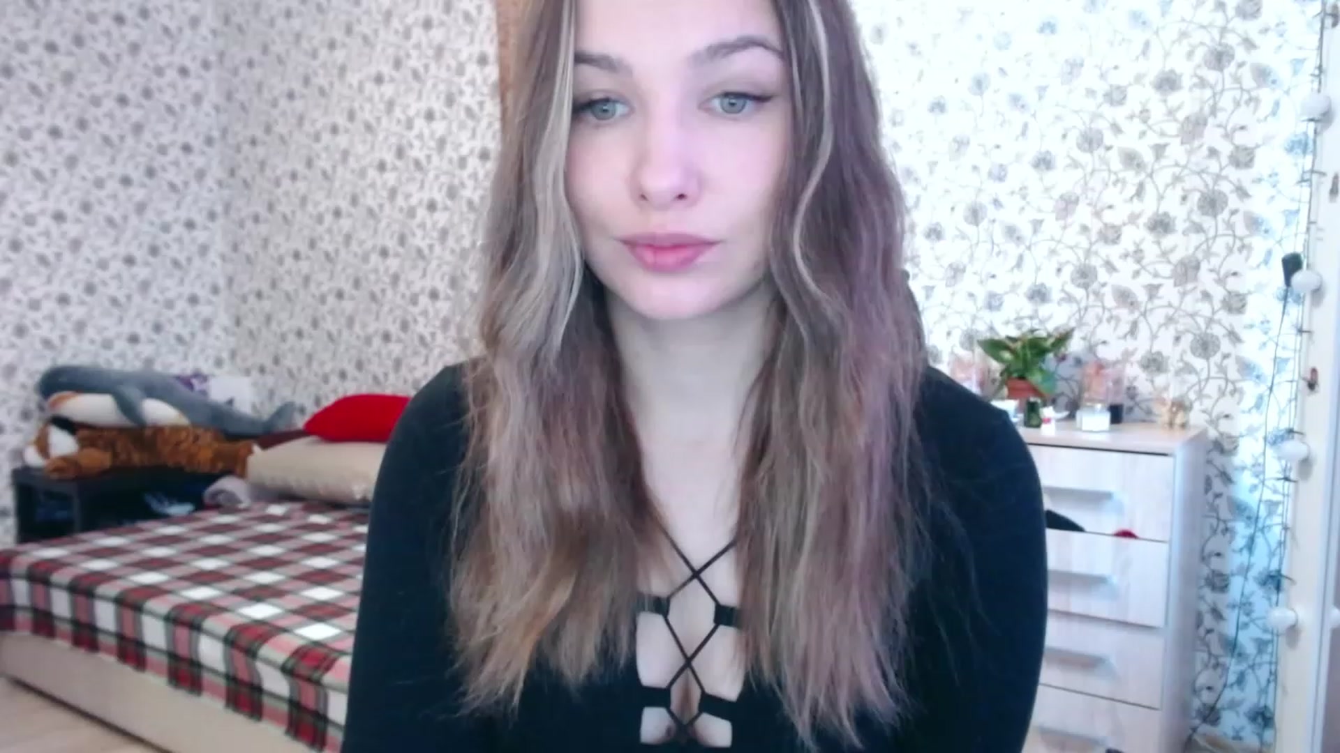 Gallery image thumbnail from RosieRosa's myfreecams stream on, 04/10/2023, 06:38 image 1 of 20