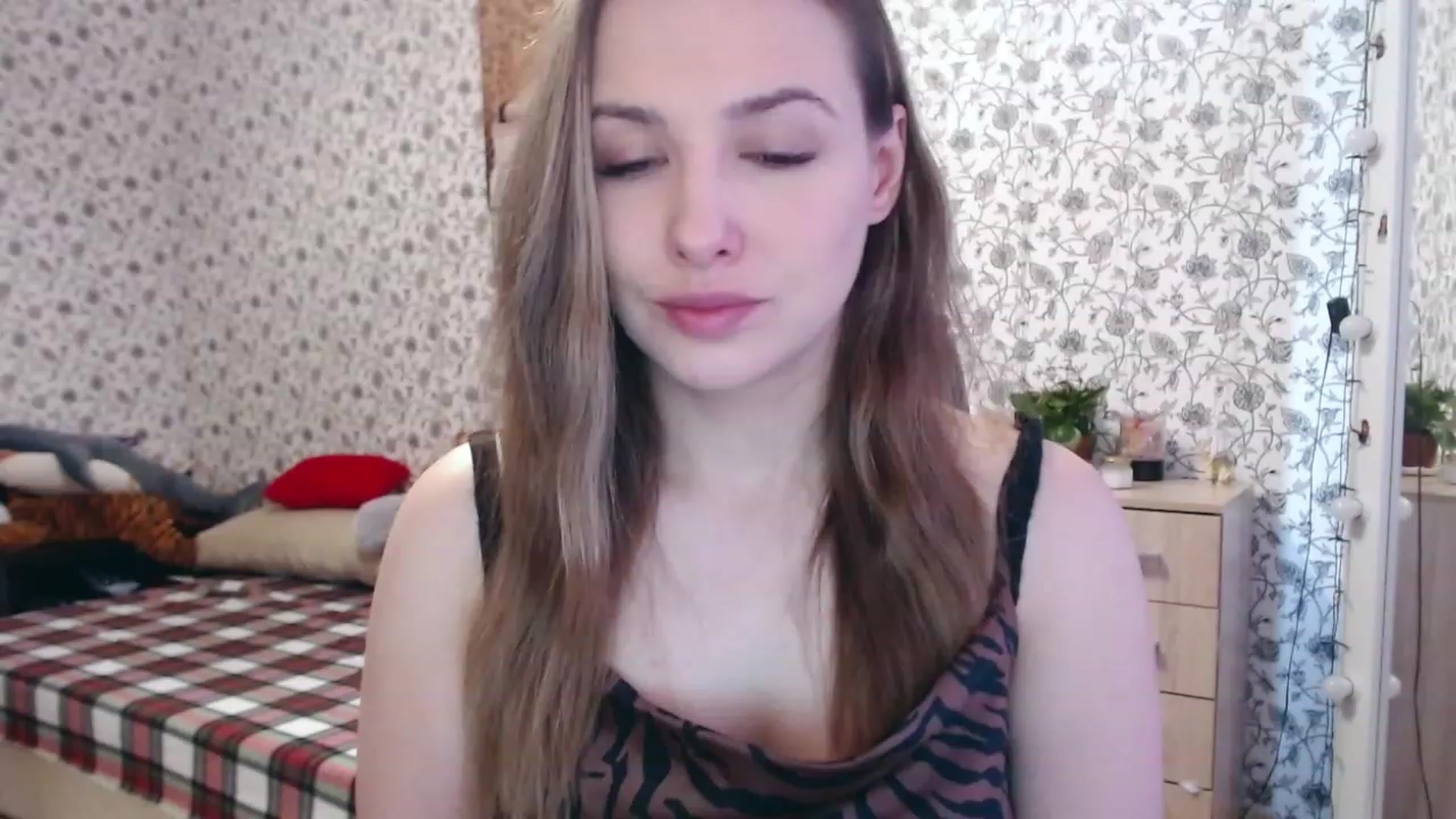 Gallery image thumbnail from RosieRosa's myfreecams stream on, 04/12/2023, 04:33 image 18 of 20