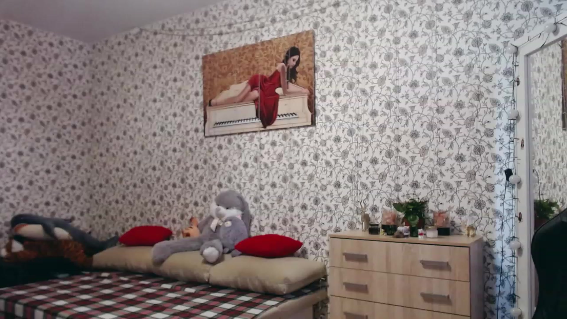 Gallery image thumbnail from RosieRosa's myfreecams stream on, 04/12/2023, 04:33 image 11 of 20