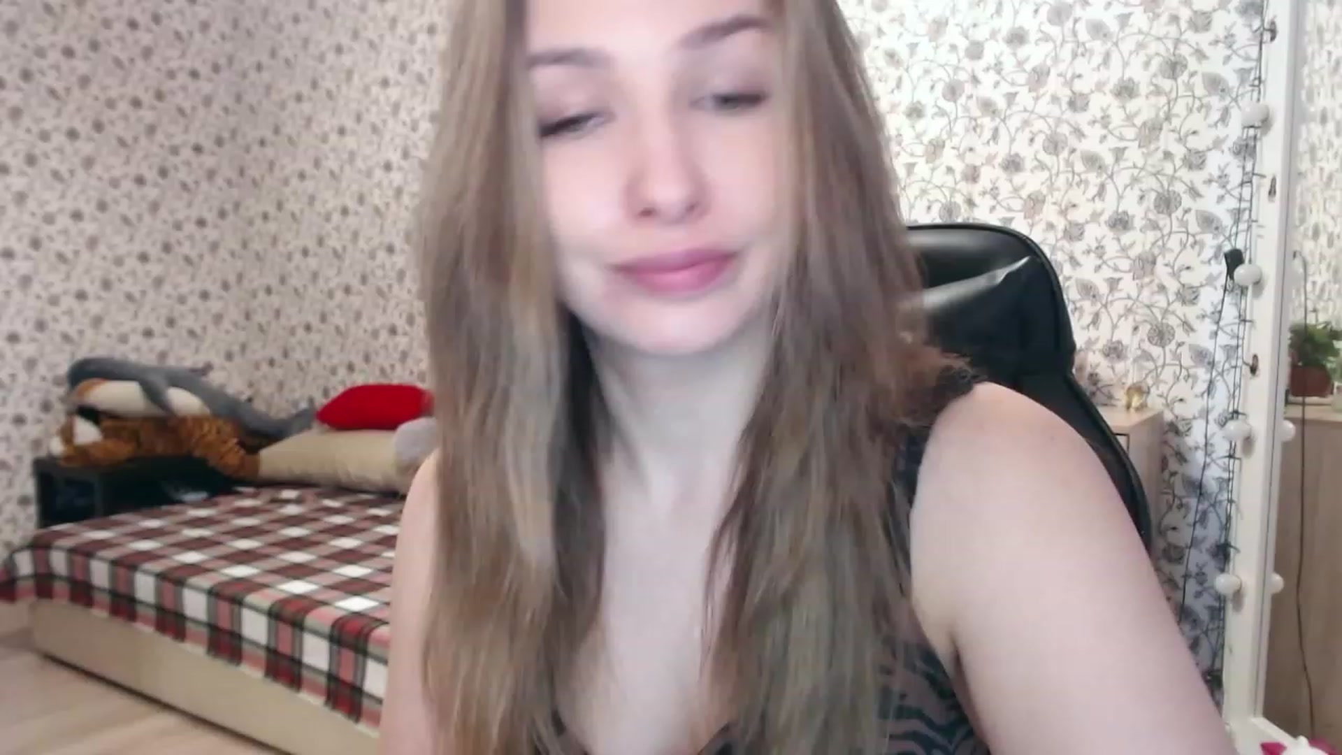 Gallery image thumbnail from RosieRosa's myfreecams stream on, 04/12/2023, 04:33 image 2 of 20