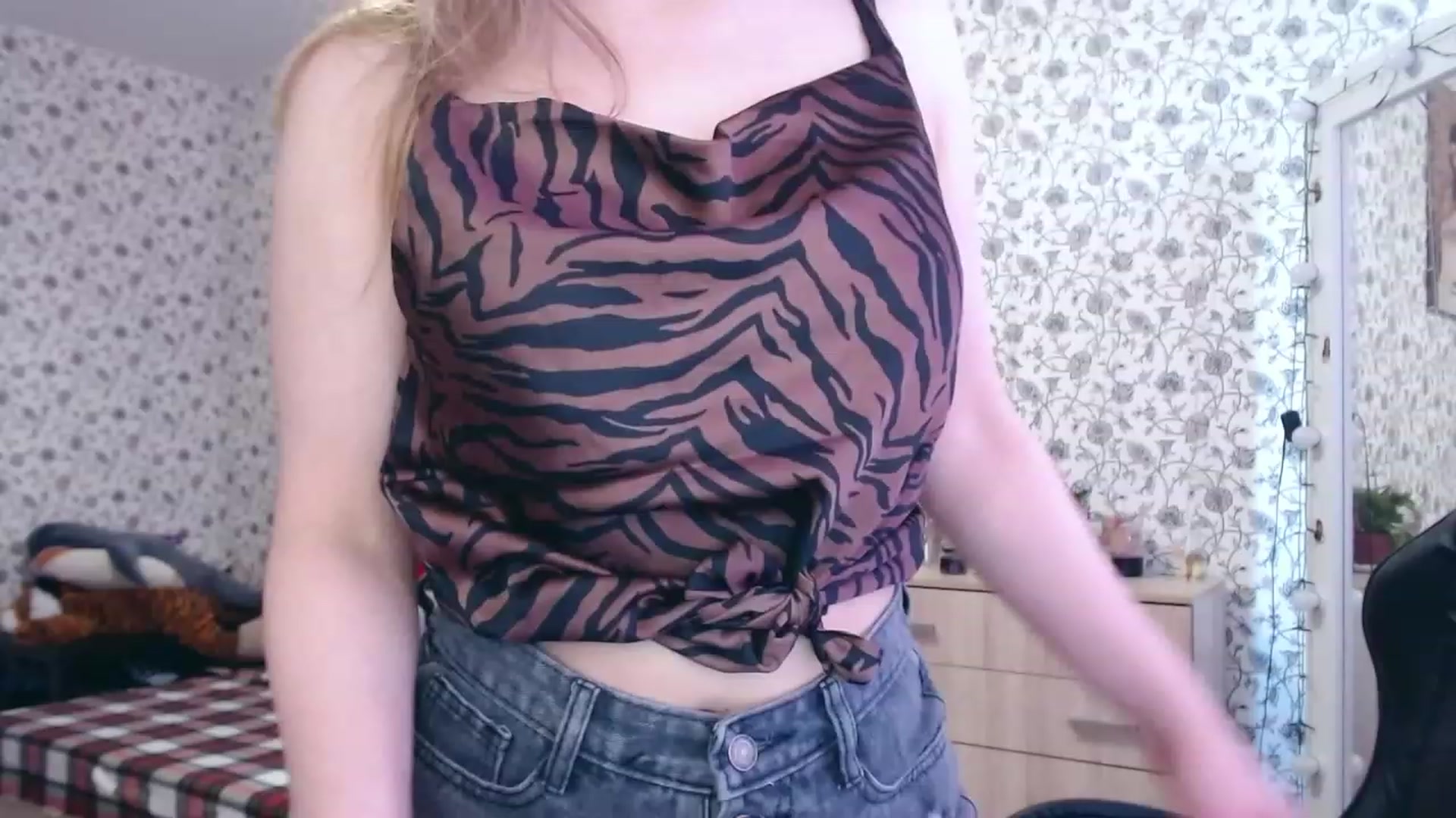 Gallery image thumbnail from RosieRosa's myfreecams stream on, 04/12/2023, 05:54 image 15 of 20