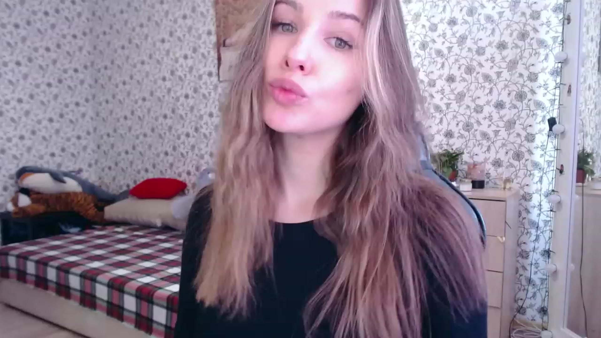 Gallery image thumbnail from RosieRosa's myfreecams stream on, 04/13/2023, 06:18 image 2 of 20