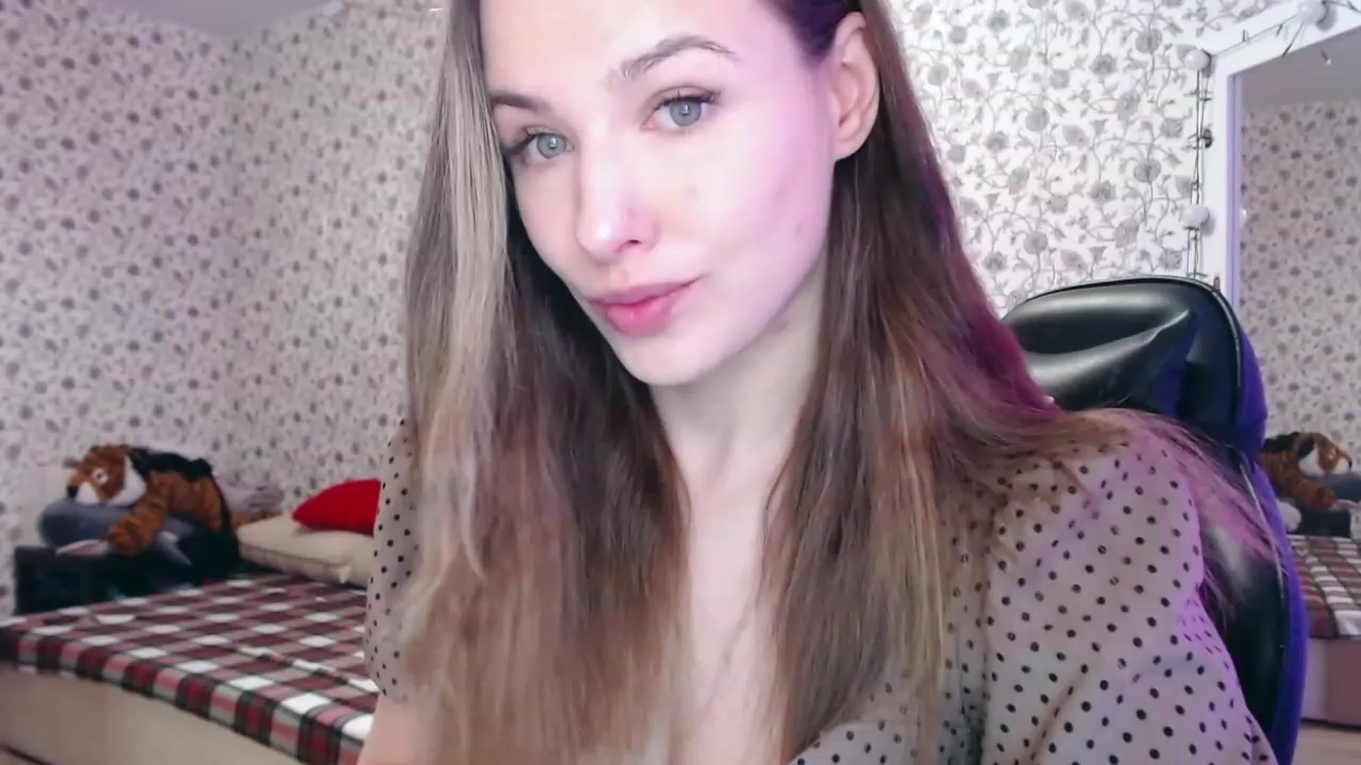 Gallery image thumbnail from RosieRosa's myfreecams stream on, 05/01/2023, 03:43 image 4 of 20