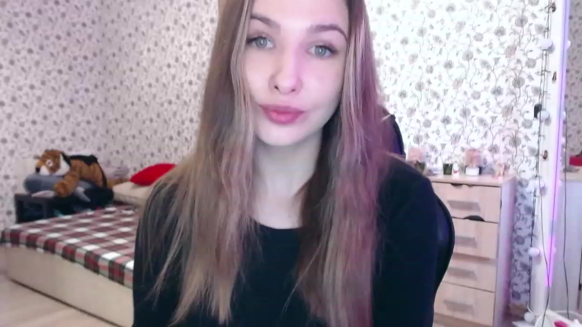 Gallery image thumbnail from RosieRosa's myfreecams stream on, 05/03/2023, 03:48 image 18 of 20