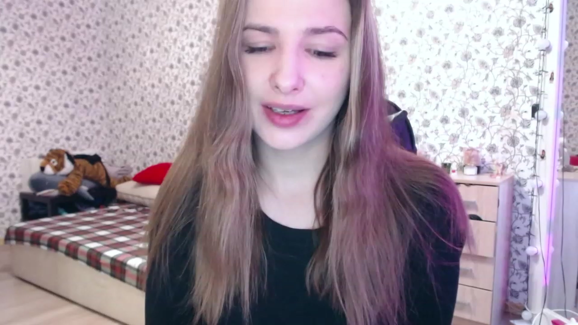 Gallery image thumbnail from RosieRosa's myfreecams stream on, 05/03/2023, 03:48 image 5 of 20