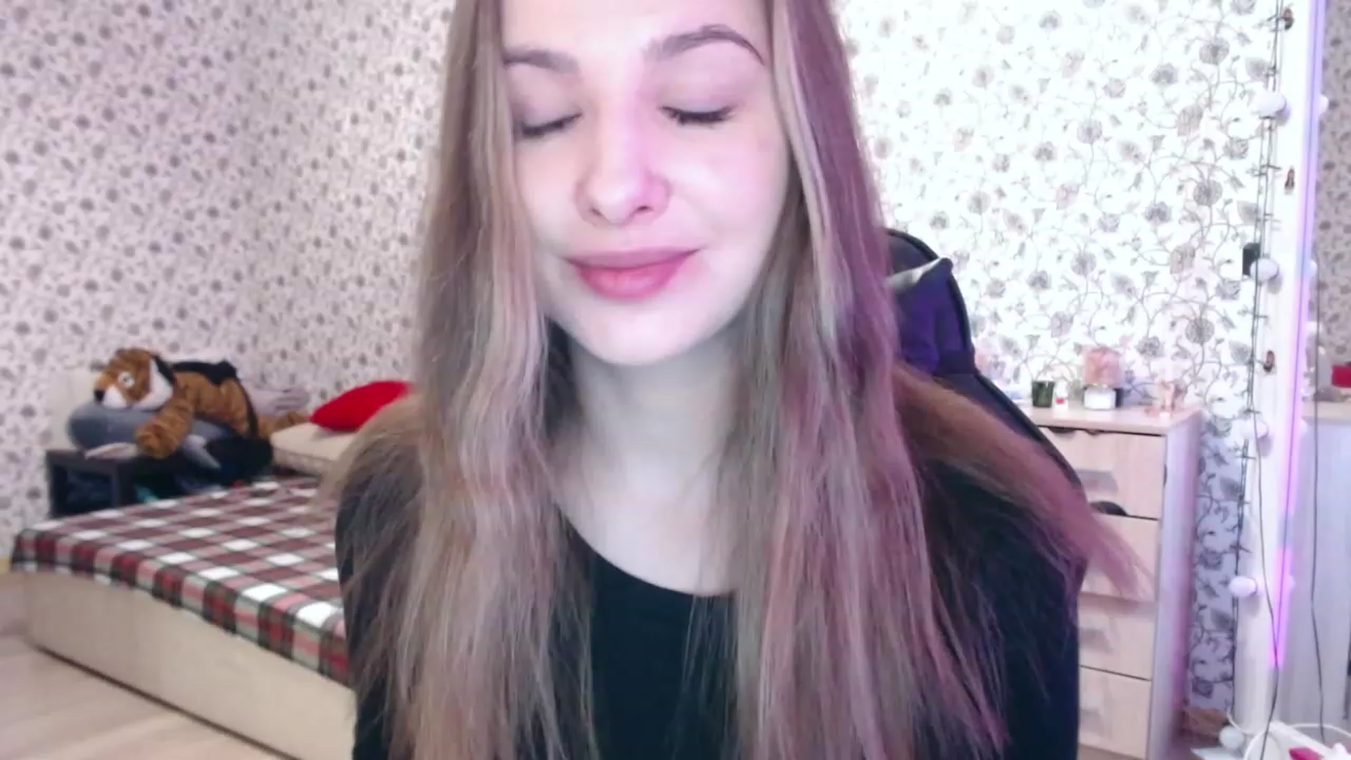 Gallery image thumbnail from RosieRosa's myfreecams stream on, 05/03/2023, 03:48 image 16 of 20