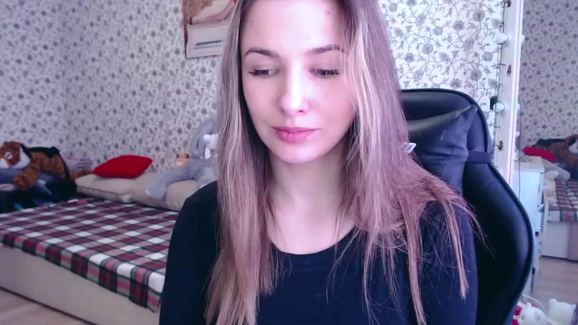 Gallery image thumbnail from RosieRosa's myfreecams stream on, 05/03/2023, 06:37 image 13 of 20