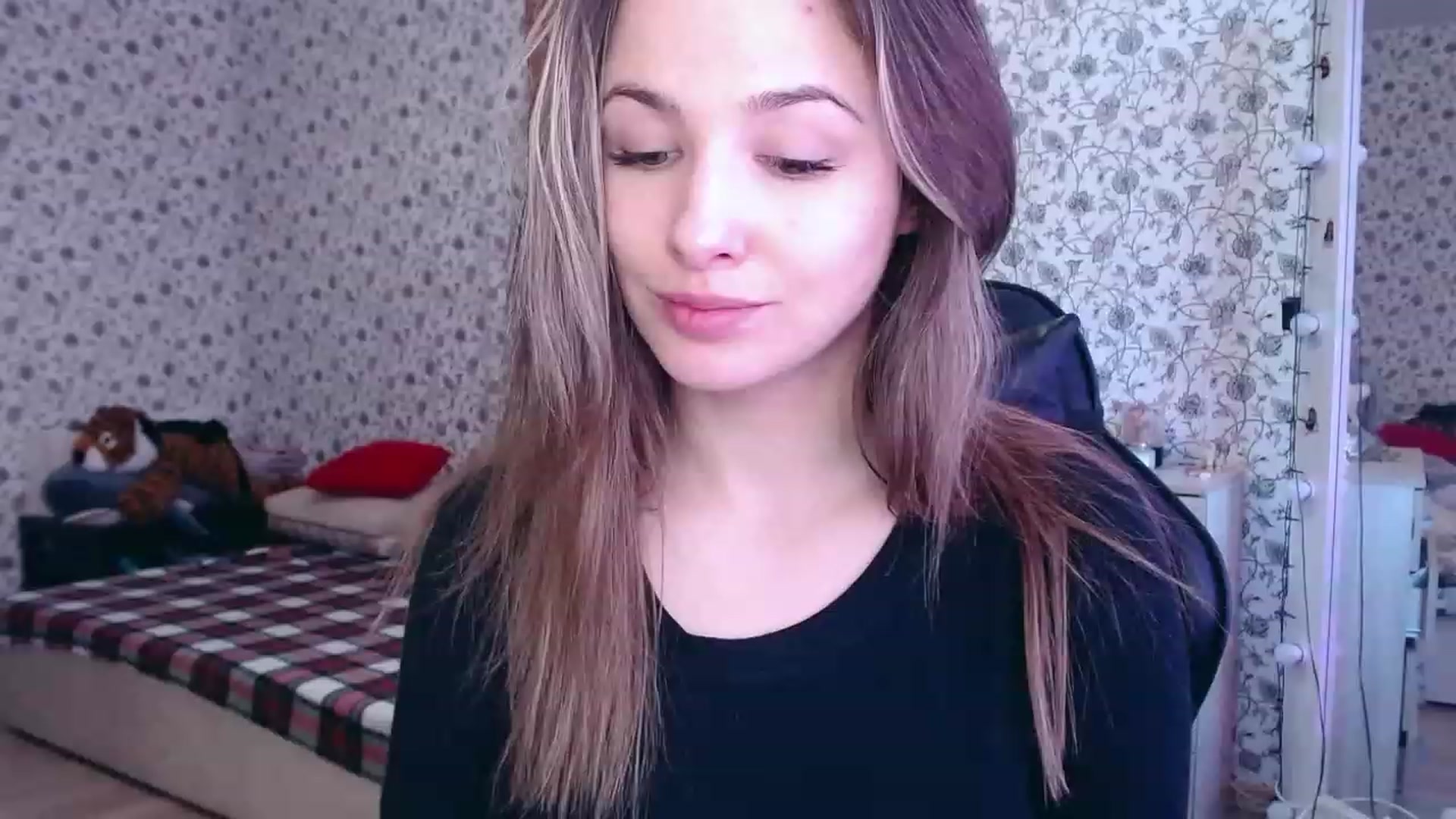 Gallery image thumbnail from RosieRosa's myfreecams stream on, 05/03/2023, 06:37 image 2 of 20