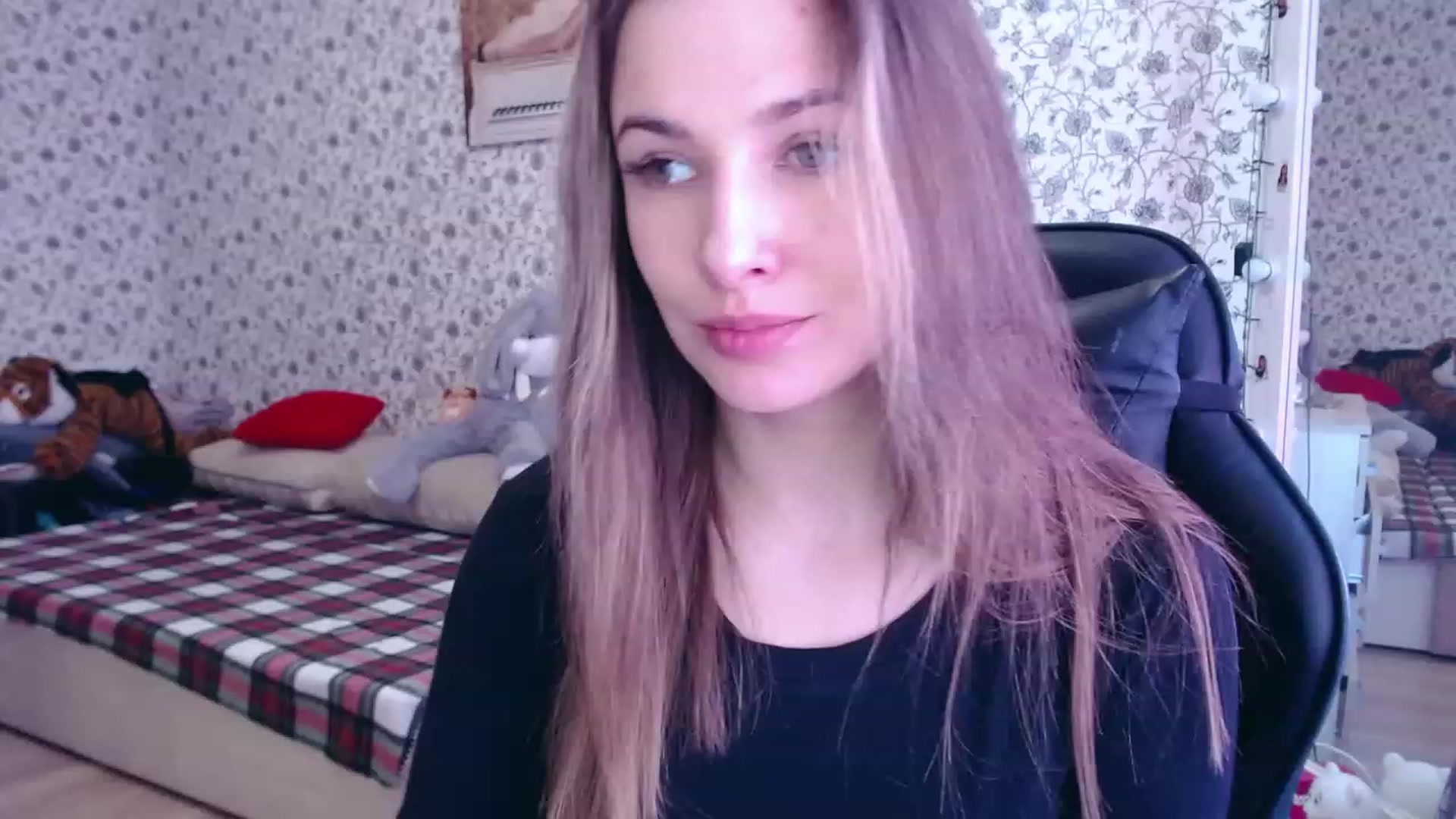 Gallery image thumbnail from RosieRosa's myfreecams stream on, 05/03/2023, 06:37 image 12 of 20