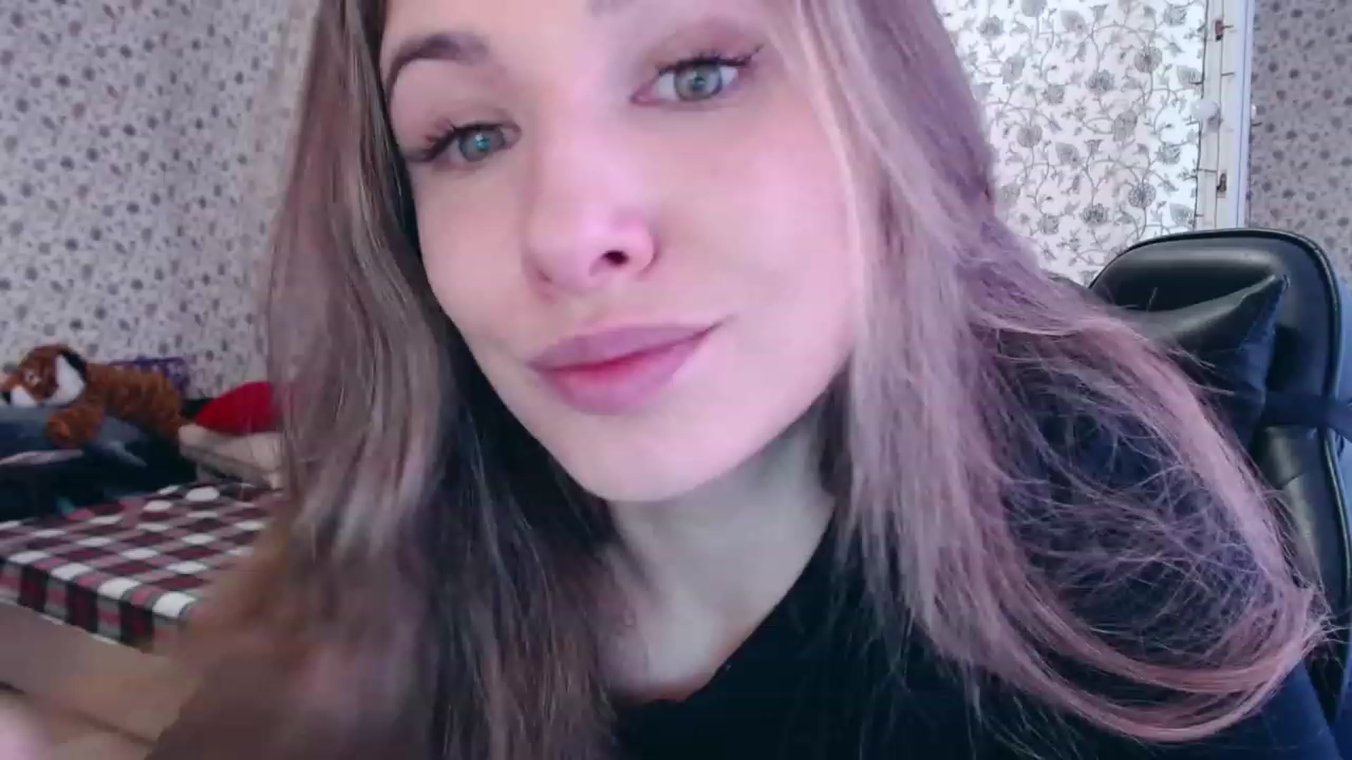 Gallery image thumbnail from RosieRosa's myfreecams stream on, 05/17/2023, 06:36 image 2 of 20