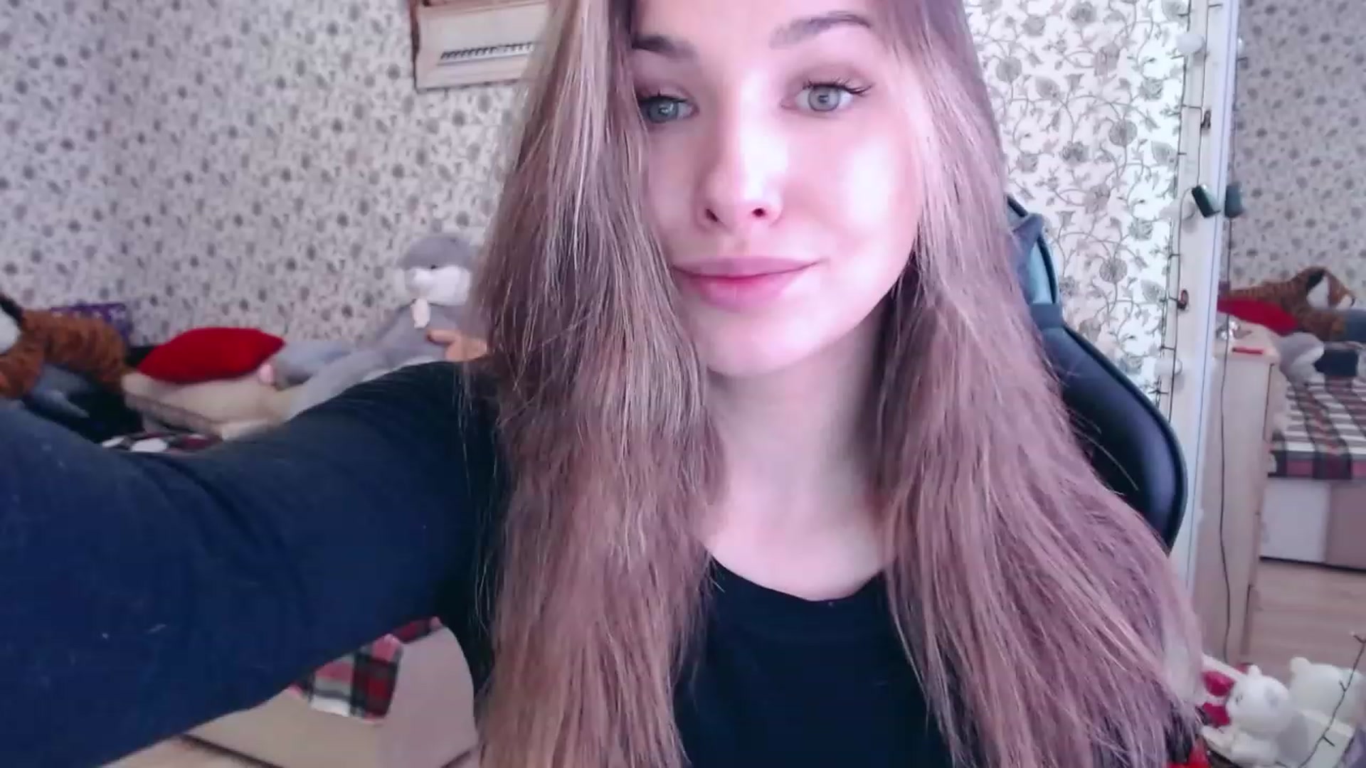 Gallery image thumbnail from RosieRosa's myfreecams stream on, 05/17/2023, 06:36 image 7 of 20