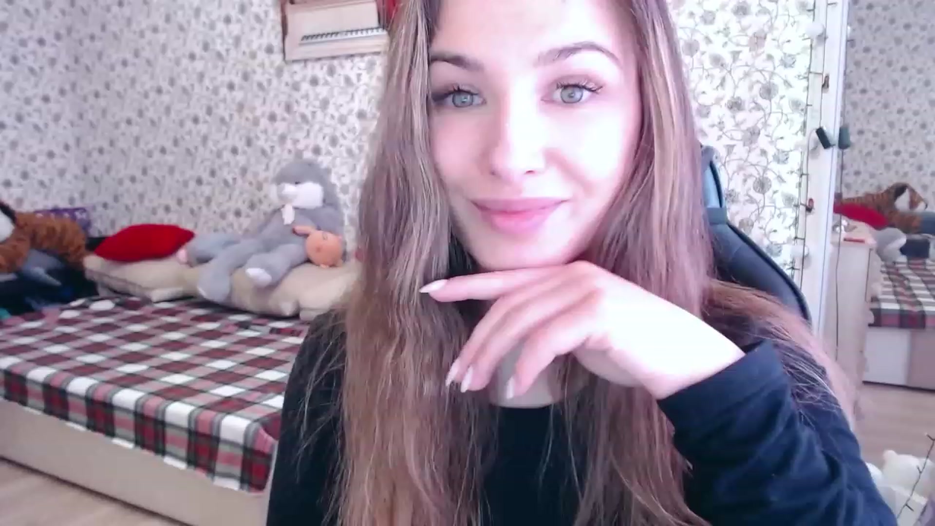 Gallery image thumbnail from RosieRosa's myfreecams stream on, 05/17/2023, 06:36 image 6 of 20