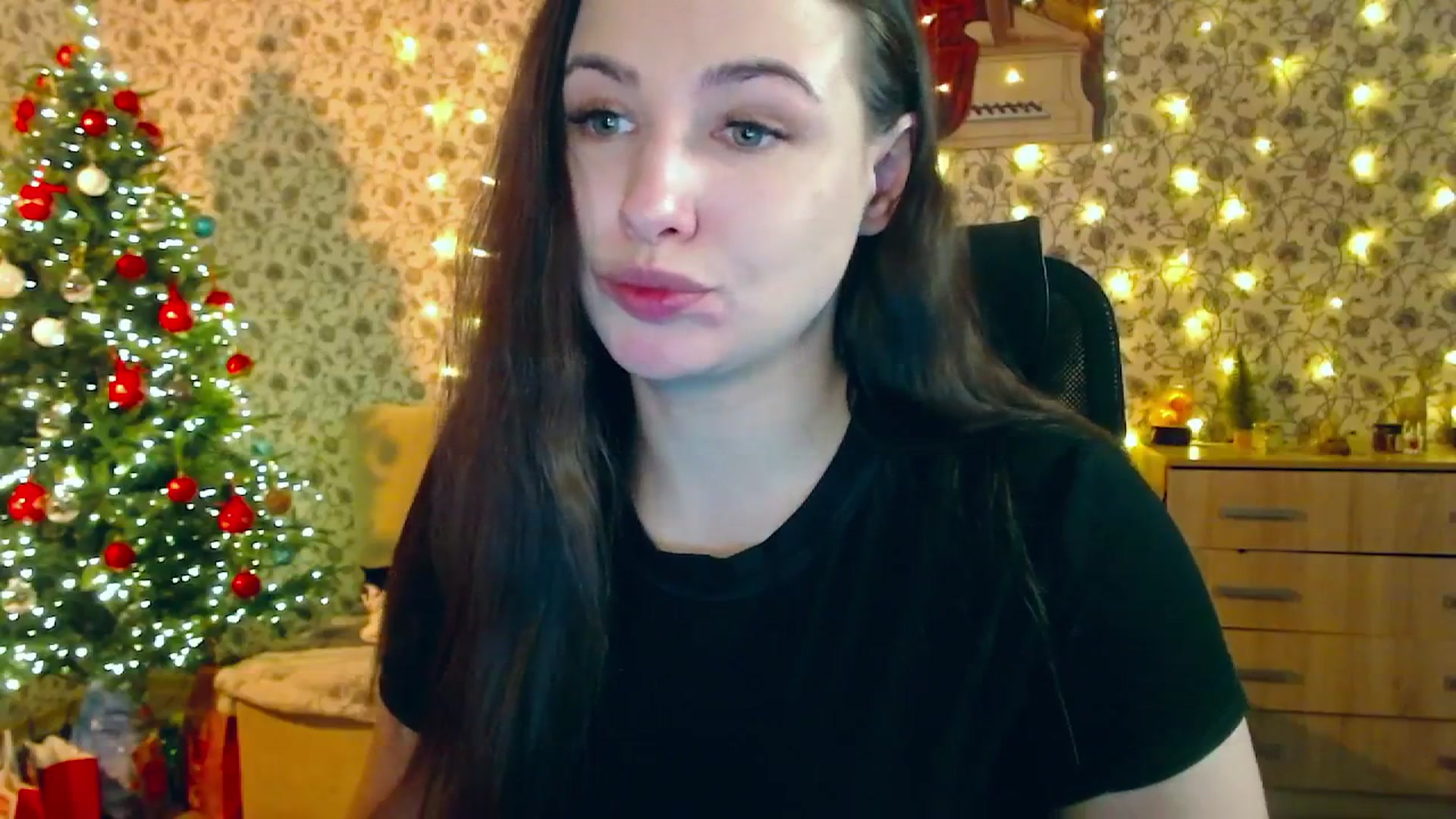 Gallery image thumbnail from RosieRosa's myfreecams stream on, 12/30/2025, 06:38 image 15 of 20