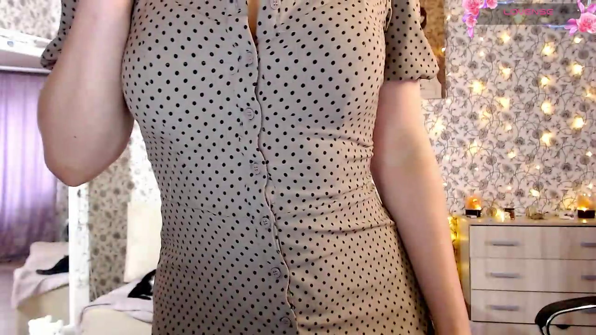 Gallery image thumbnail from RosieRosa's myfreecams stream on, 08/17/2026, 13:53 image 11 of 20
