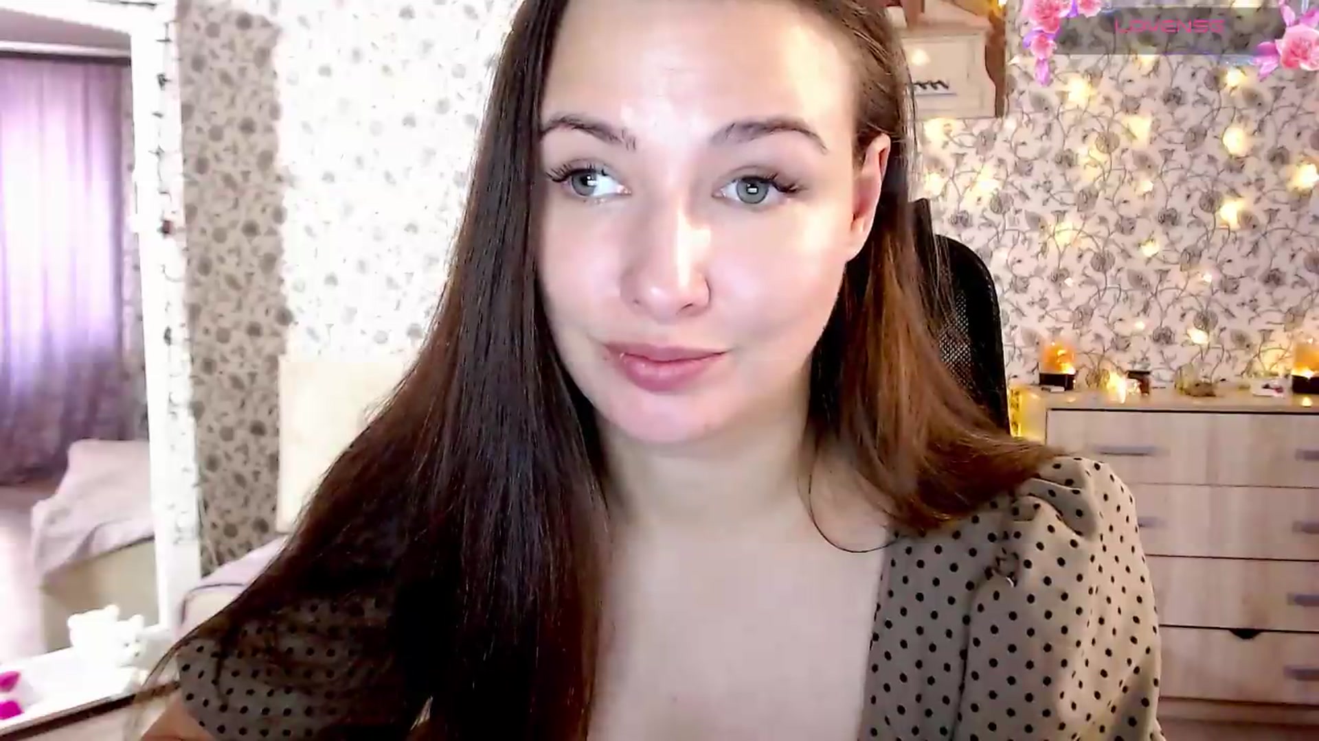 Gallery image thumbnail from RosieRosa's myfreecams stream on, 08/17/2026, 15:52 image 16 of 20