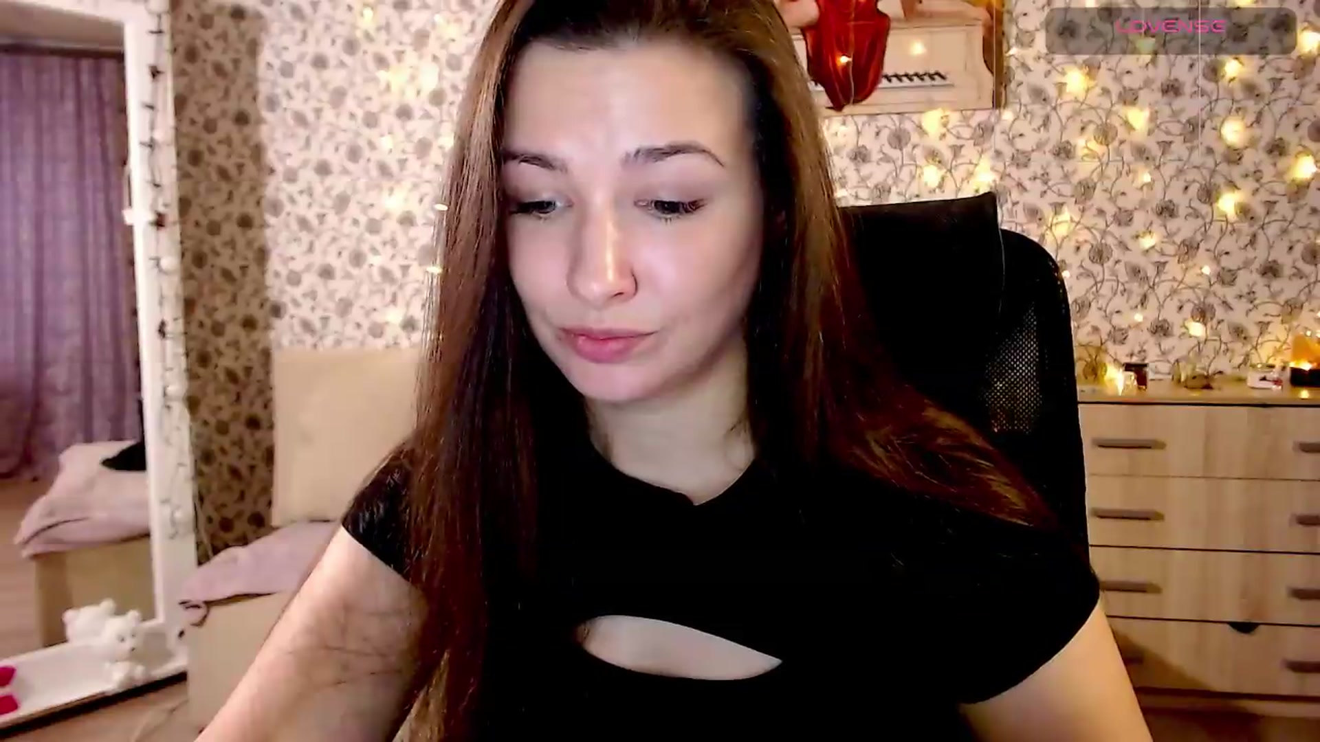 Gallery image thumbnail from RosieRosa's myfreecams stream on, 08/18/2026, 16:29 image 5 of 20