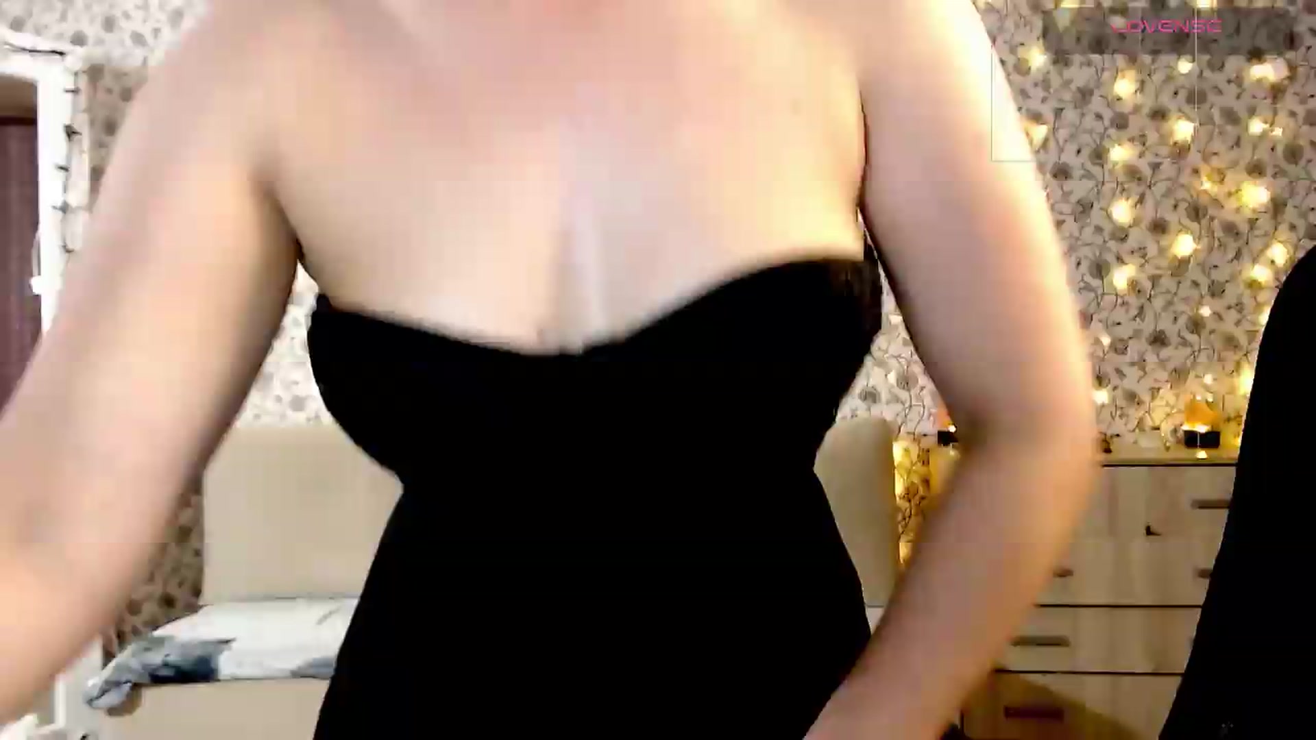 Gallery image thumbnail from RosieRosa's myfreecams stream on, 09/17/2026, 17:40 image 3 of 20