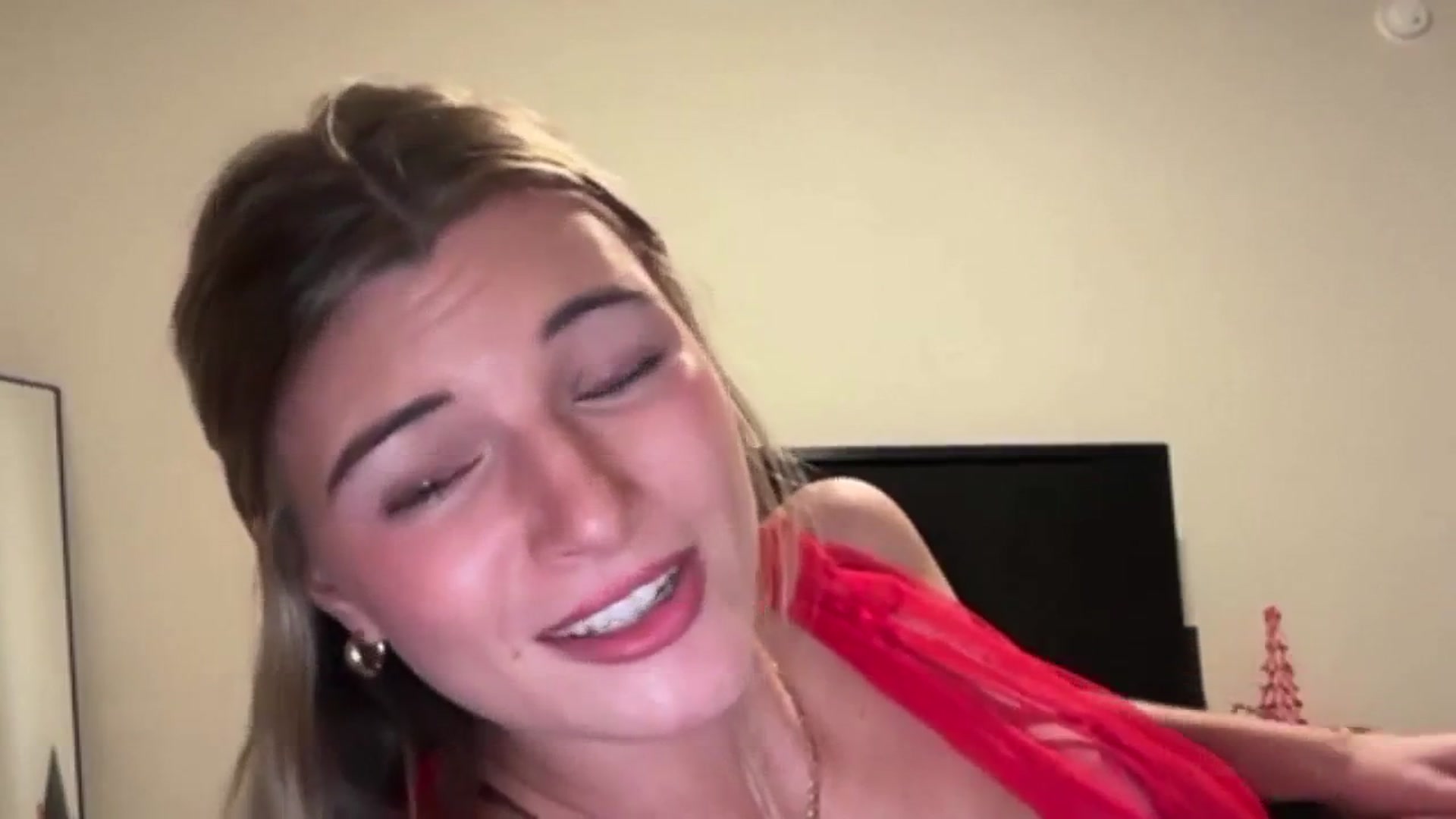 Gallery image thumbnail from Rosiecheeks's myfreecams stream on, 12/22/2025, 23:41 image 17 of 20