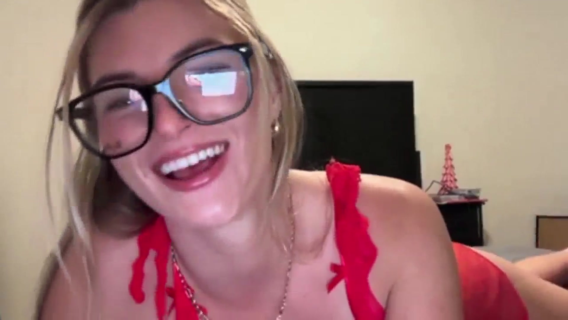 Gallery image thumbnail from Rosiecheeks's myfreecams stream on, 12/22/2025, 23:41 image 4 of 20