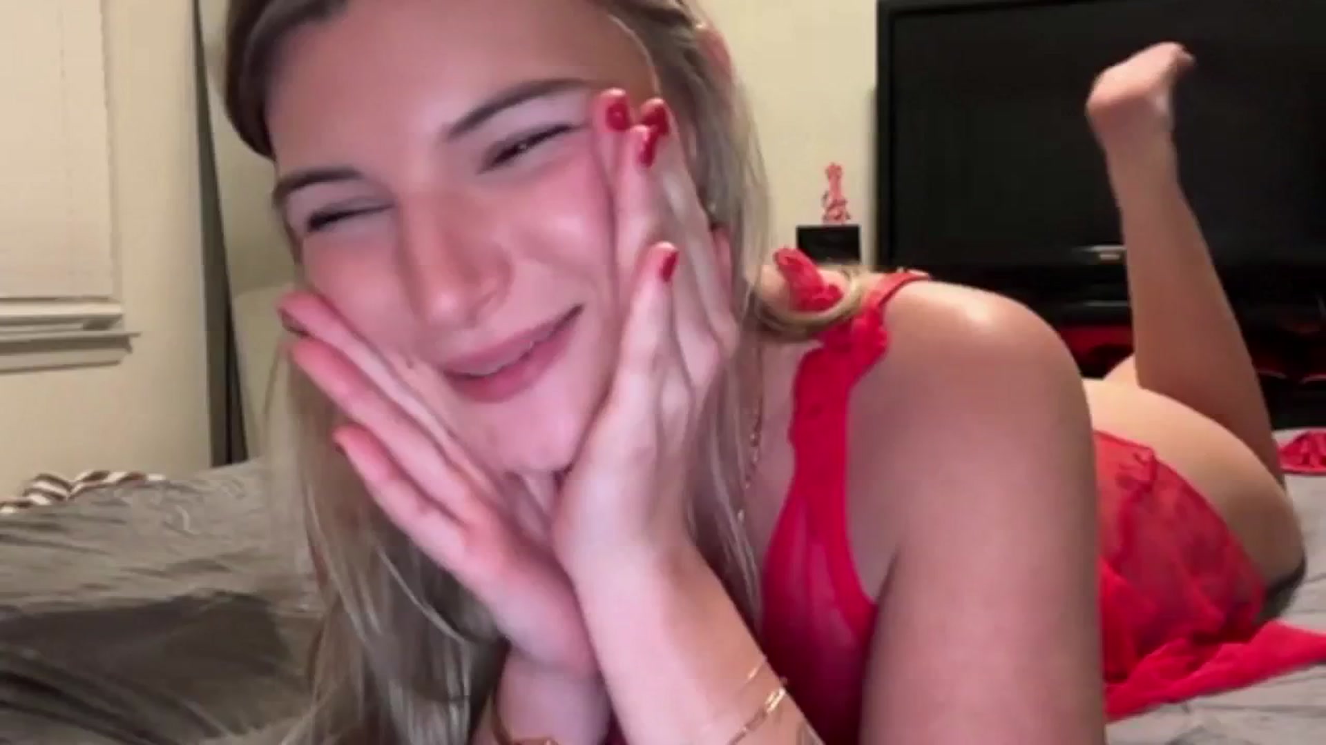Gallery image thumbnail from Rosiecheeks's myfreecams stream on, 12/23/2025, 01:51 image 6 of 20