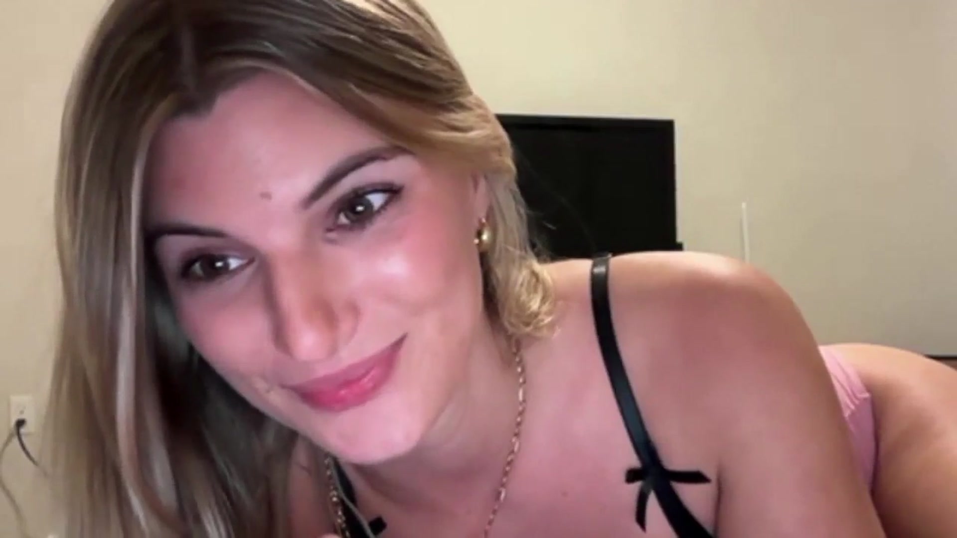 Gallery image thumbnail from Rosiecheeks's myfreecams stream on, 12/29/2025, 01:39 image 17 of 20