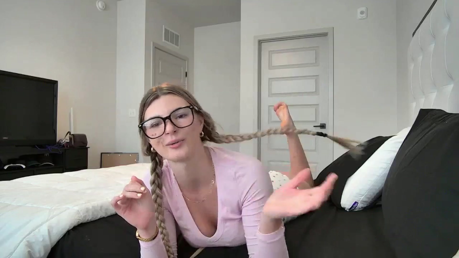 Gallery image thumbnail from Rosiecheeks's myfreecams stream on, 01/05/2026, 15:06 image 7 of 20