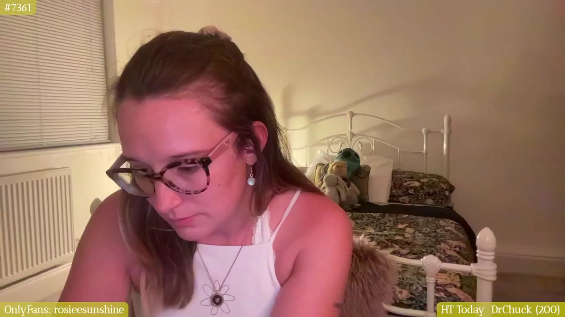 Gallery image thumbnail from RosieeSunday's myfreecams stream on, 08/09/2023, 21:29 image 15 of 20