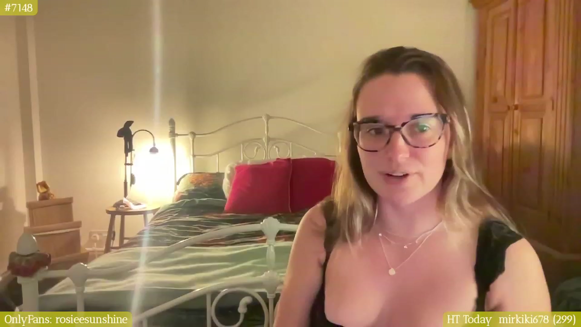 Gallery image thumbnail from RosieeSunday's myfreecams stream on, 10/30/2023, 23:28 image 7 of 20