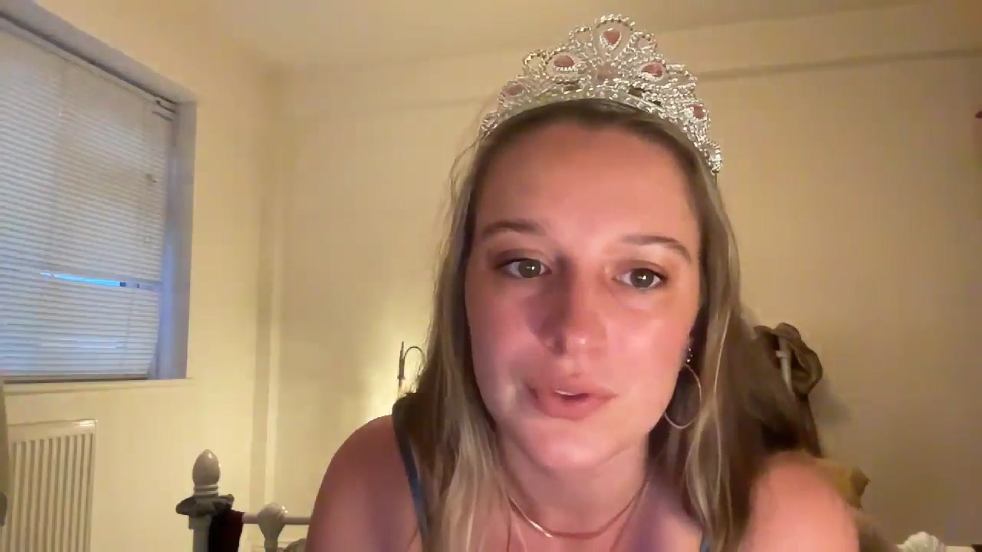 Gallery image thumbnail from RosieeSunday's myfreecams stream on, 05/14/2024, 20:32 image 5 of 20