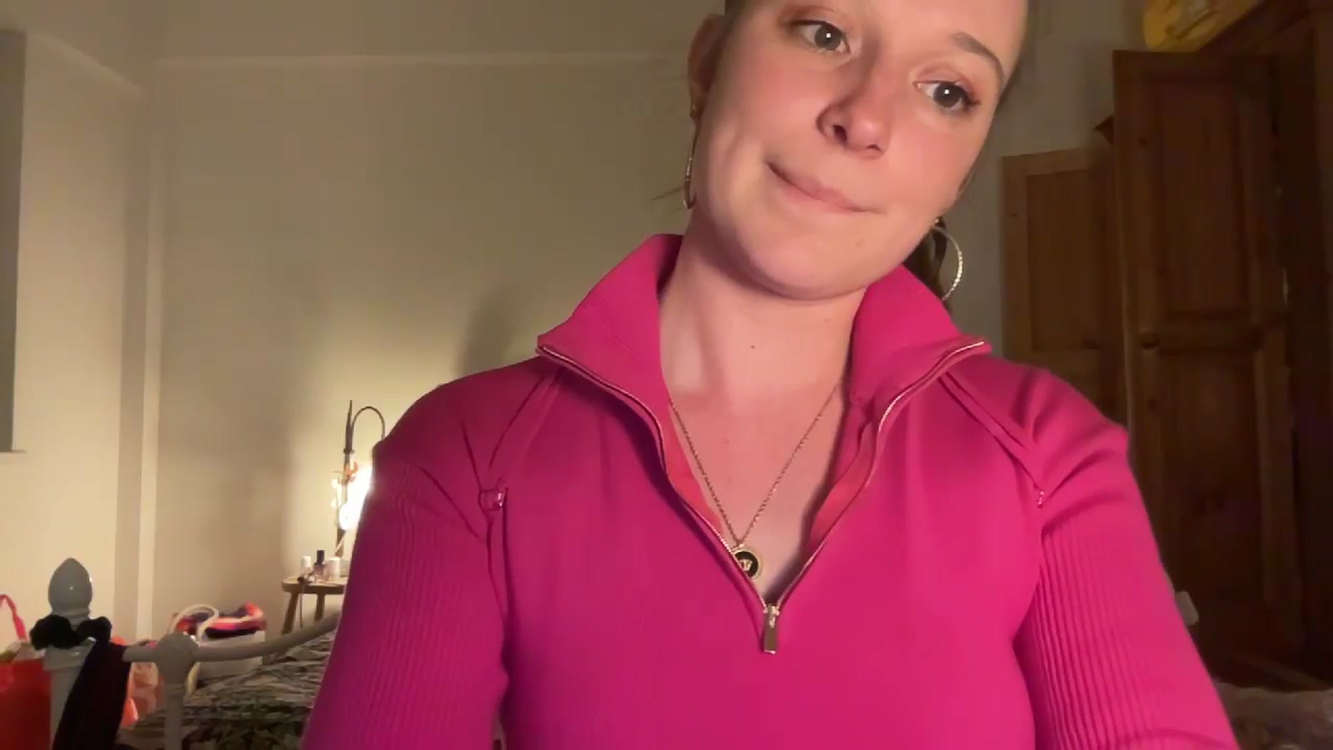 Gallery image thumbnail from RosieeSunday's myfreecams stream on, 05/16/2024, 23:19 image 2 of 20