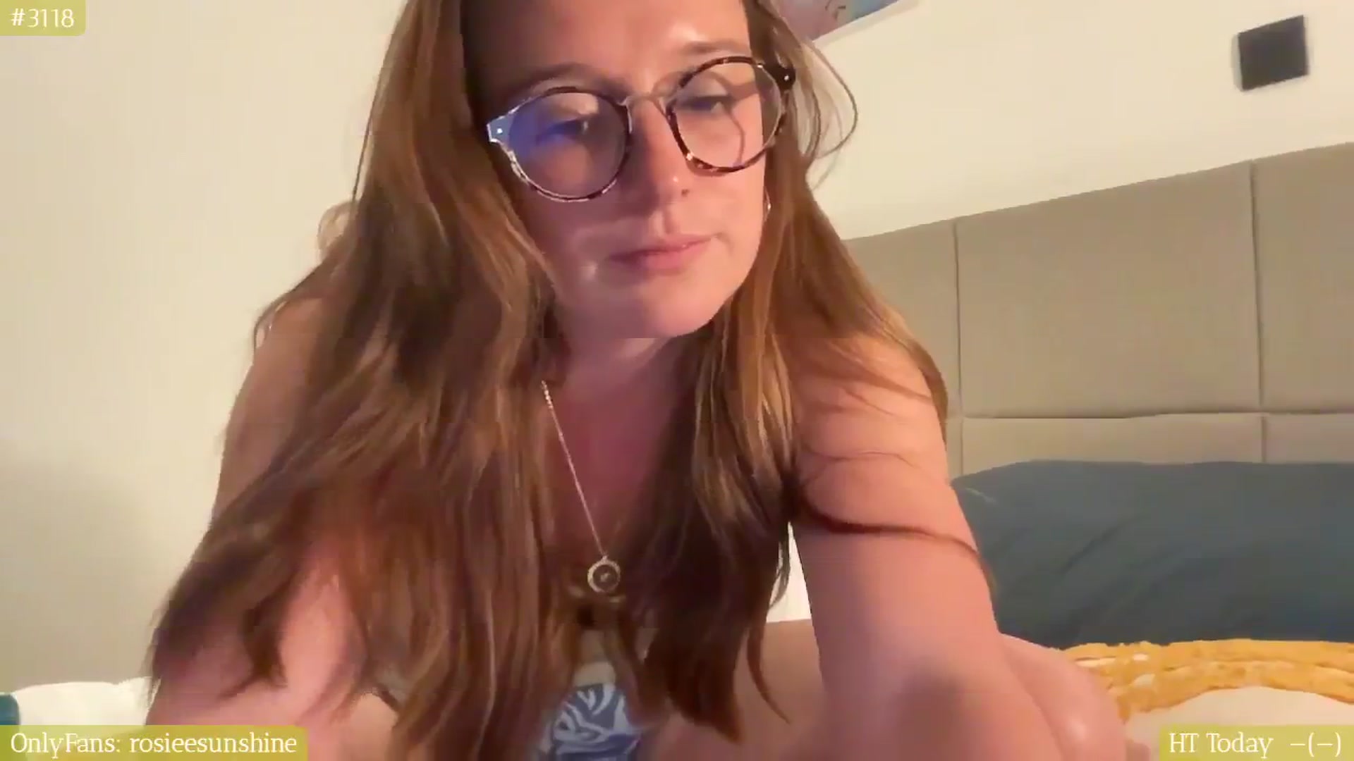 Gallery image thumbnail from RosieeSunday's myfreecams stream on, 04/24/2025, 21:12 image 15 of 20