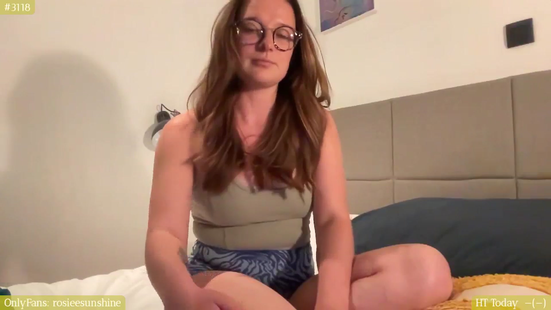 Gallery image thumbnail from RosieeSunday's myfreecams stream on, 04/24/2025, 21:12 image 13 of 20