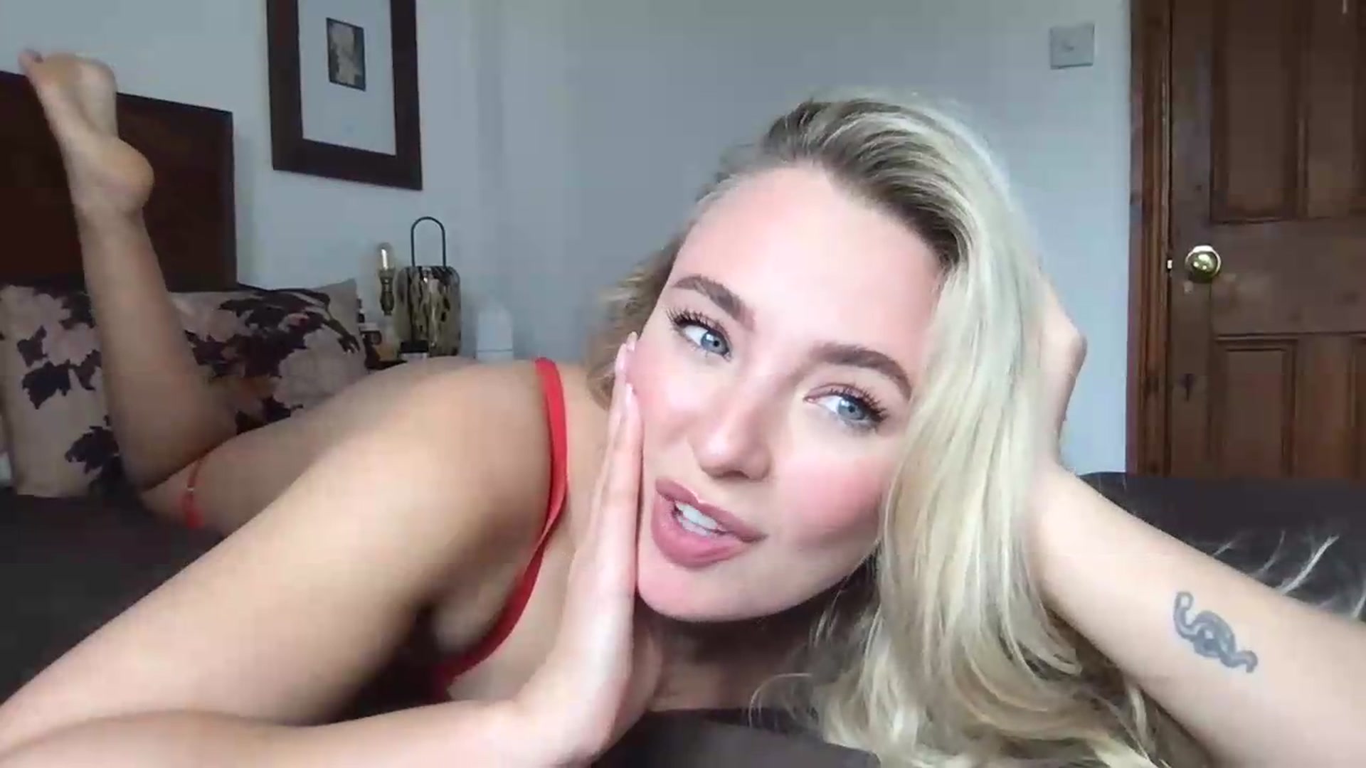 Gallery image thumbnail from Rosiegirl333's myfreecams stream on, 05/18/2026, 13:53 image 16 of 20