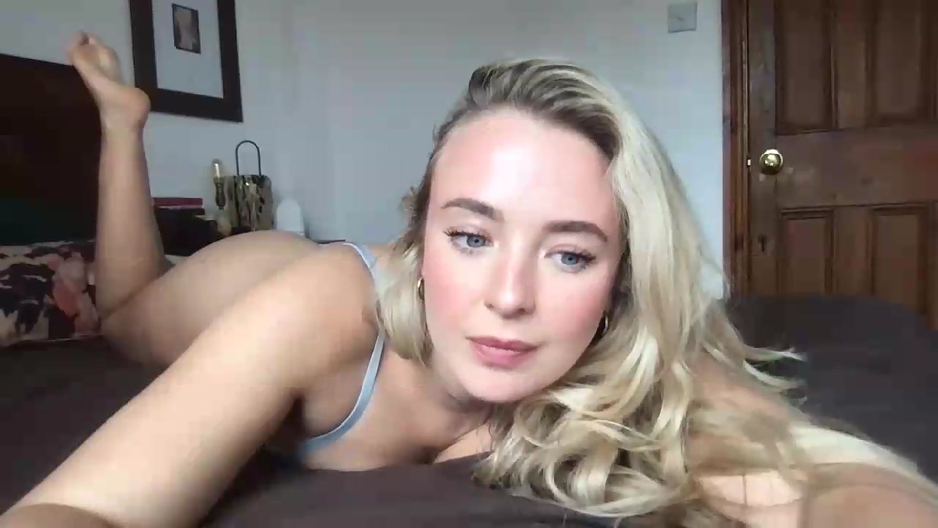 Gallery image thumbnail from Rosiegirl333's myfreecams stream on, 05/20/2026, 13:30 image 8 of 20