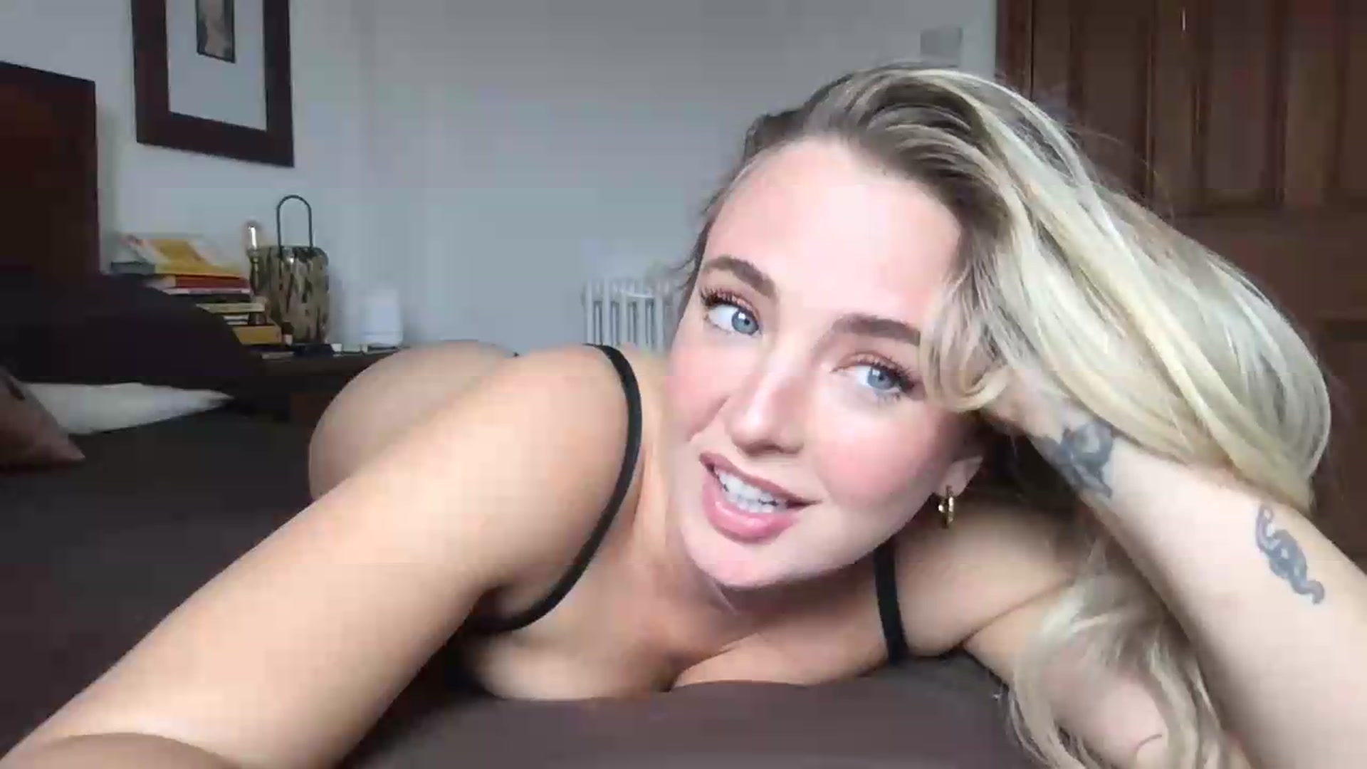 Gallery image thumbnail from Rosiegirl333's myfreecams stream on, 06/11/2026, 12:34 image 20 of 20