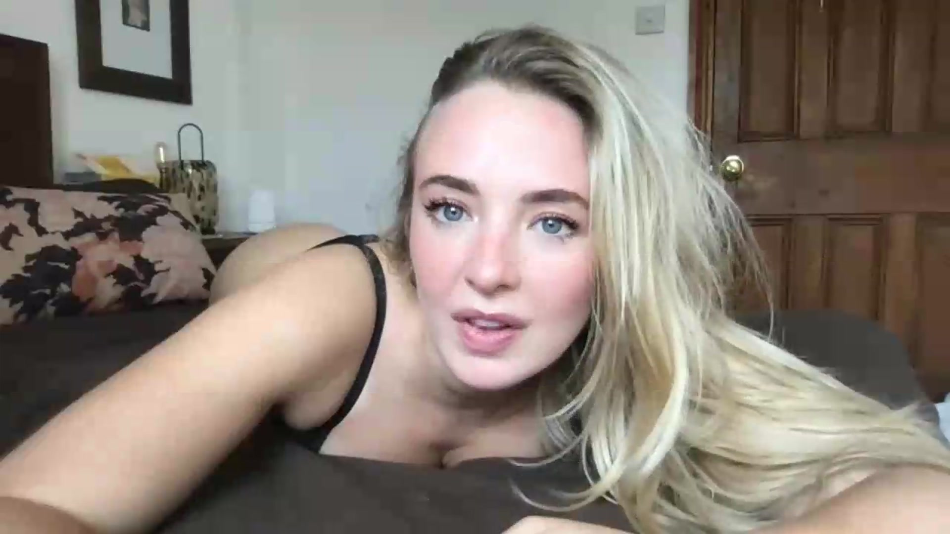 Gallery image thumbnail from Rosiegirl333's myfreecams stream on, 06/22/2026, 12:38 image 12 of 20
