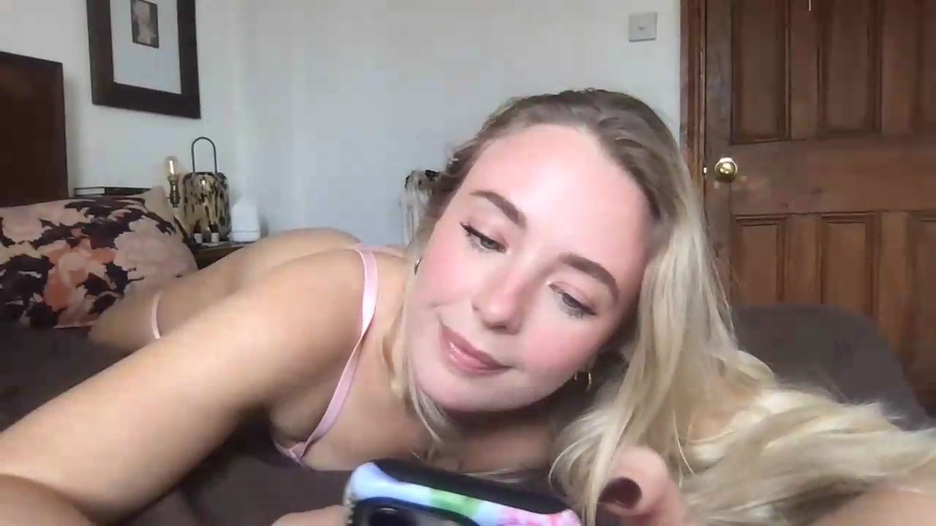 Gallery image thumbnail from Rosiegirl333's myfreecams stream on, 07/06/2026, 14:15 image 7 of 20