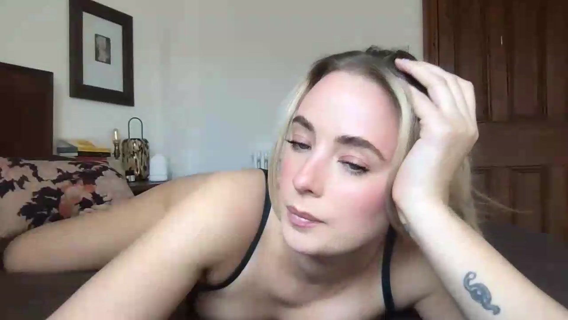 Gallery image thumbnail from Rosiegirl333's myfreecams stream on, 07/13/2026, 12:38 image 6 of 20