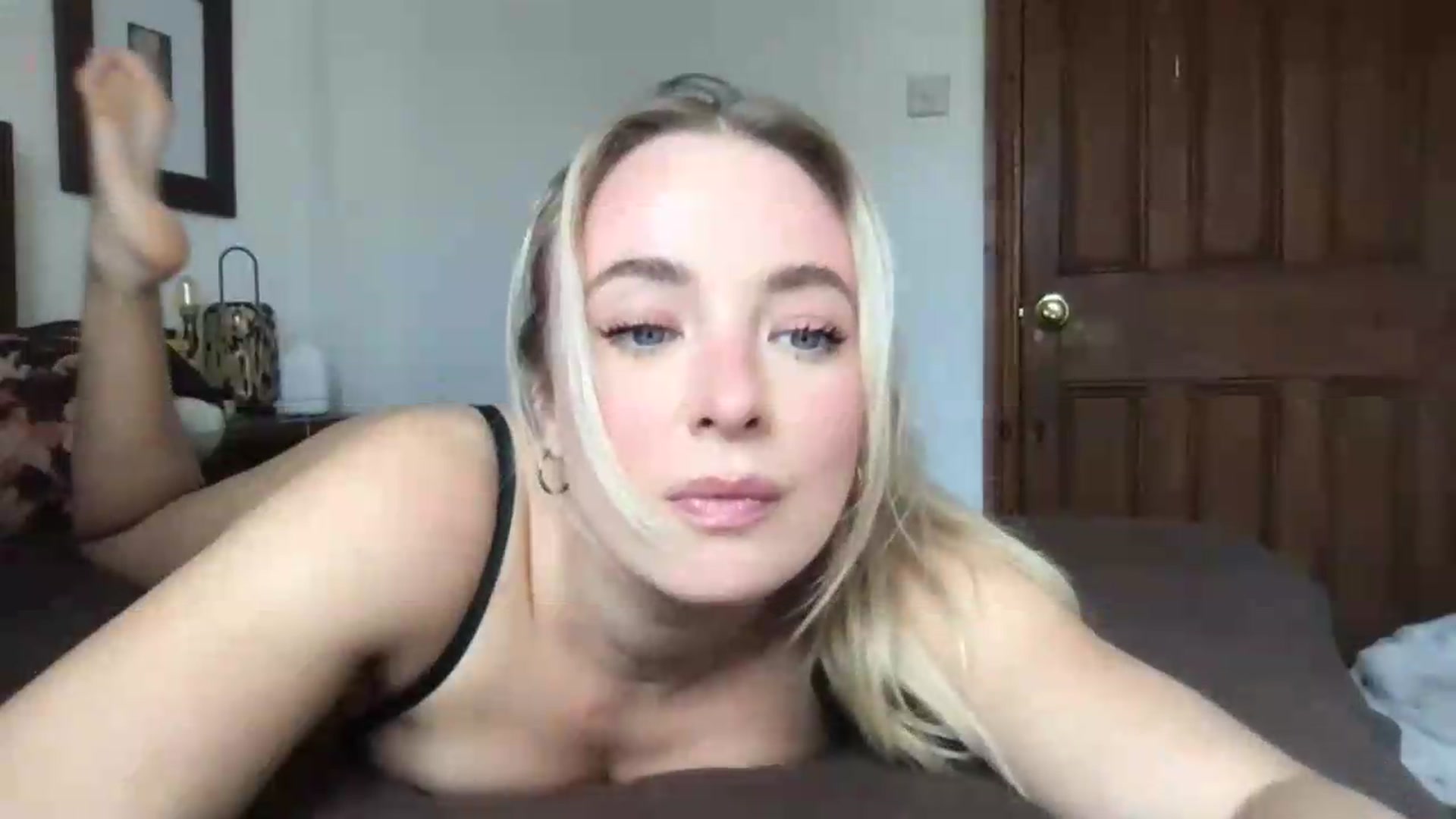 Gallery image thumbnail from Rosiegirl333's myfreecams stream on, 07/16/2026, 12:37 image 16 of 20