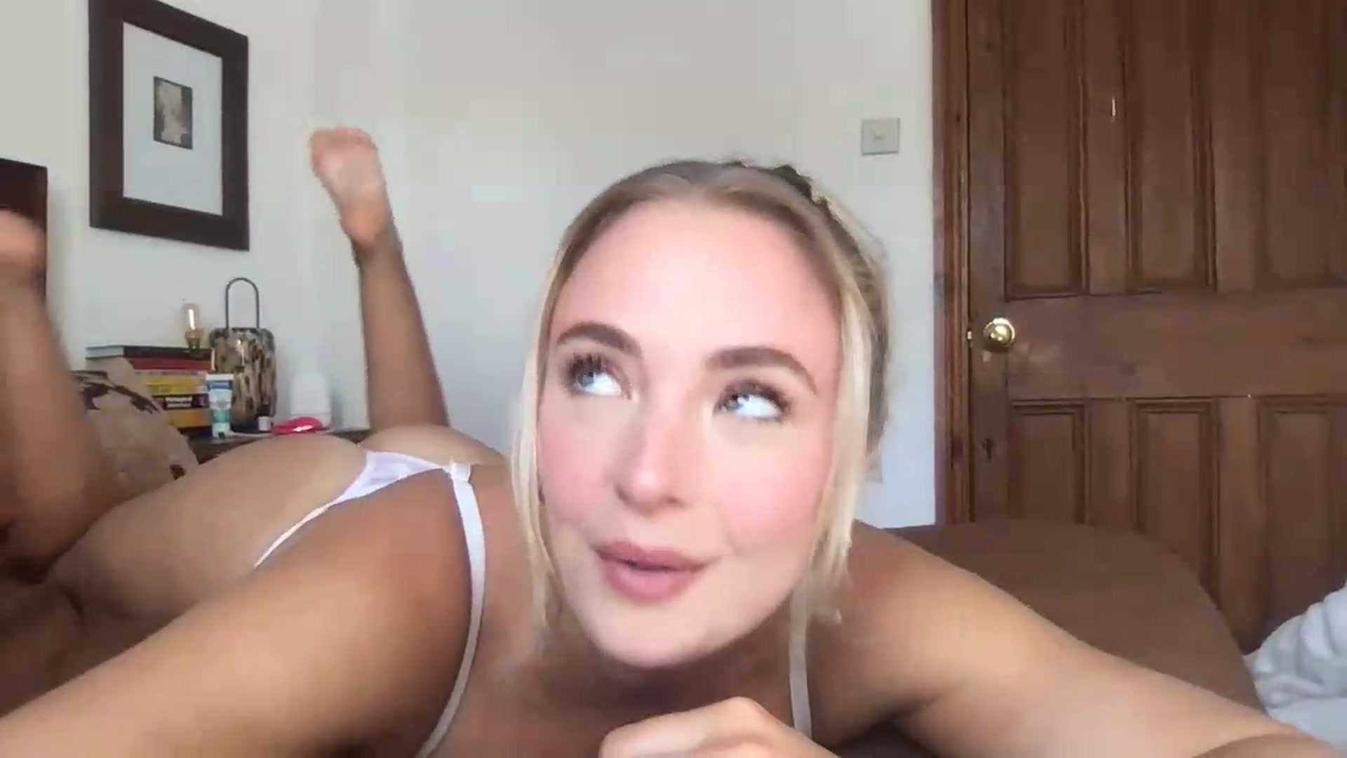 Gallery image thumbnail from Rosiegirl333's myfreecams stream on, 08/19/2026, 13:54 image 13 of 20