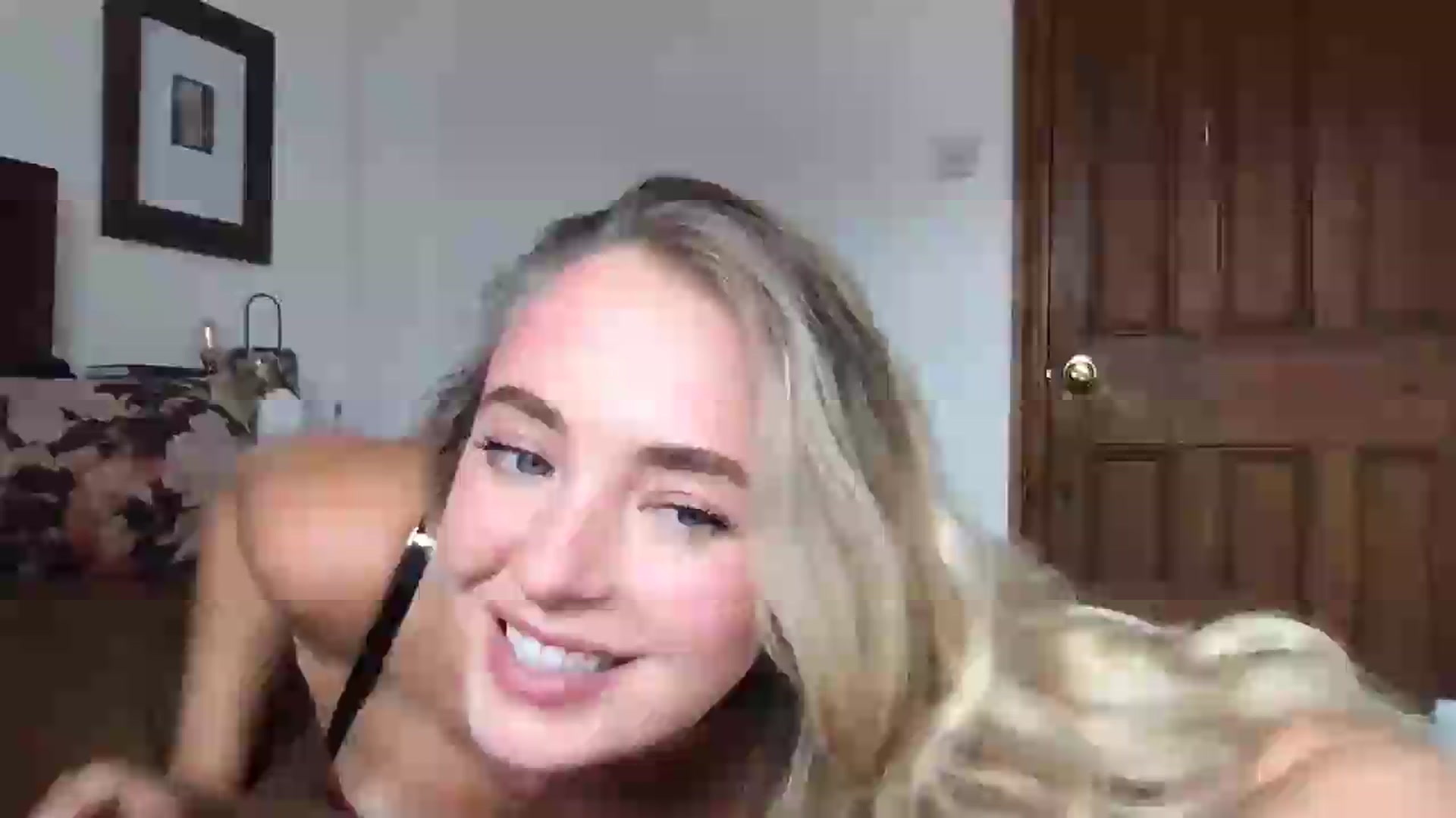 Gallery image thumbnail from Rosiegirl333's myfreecams stream on, 08/24/2026, 12:47 image 4 of 20